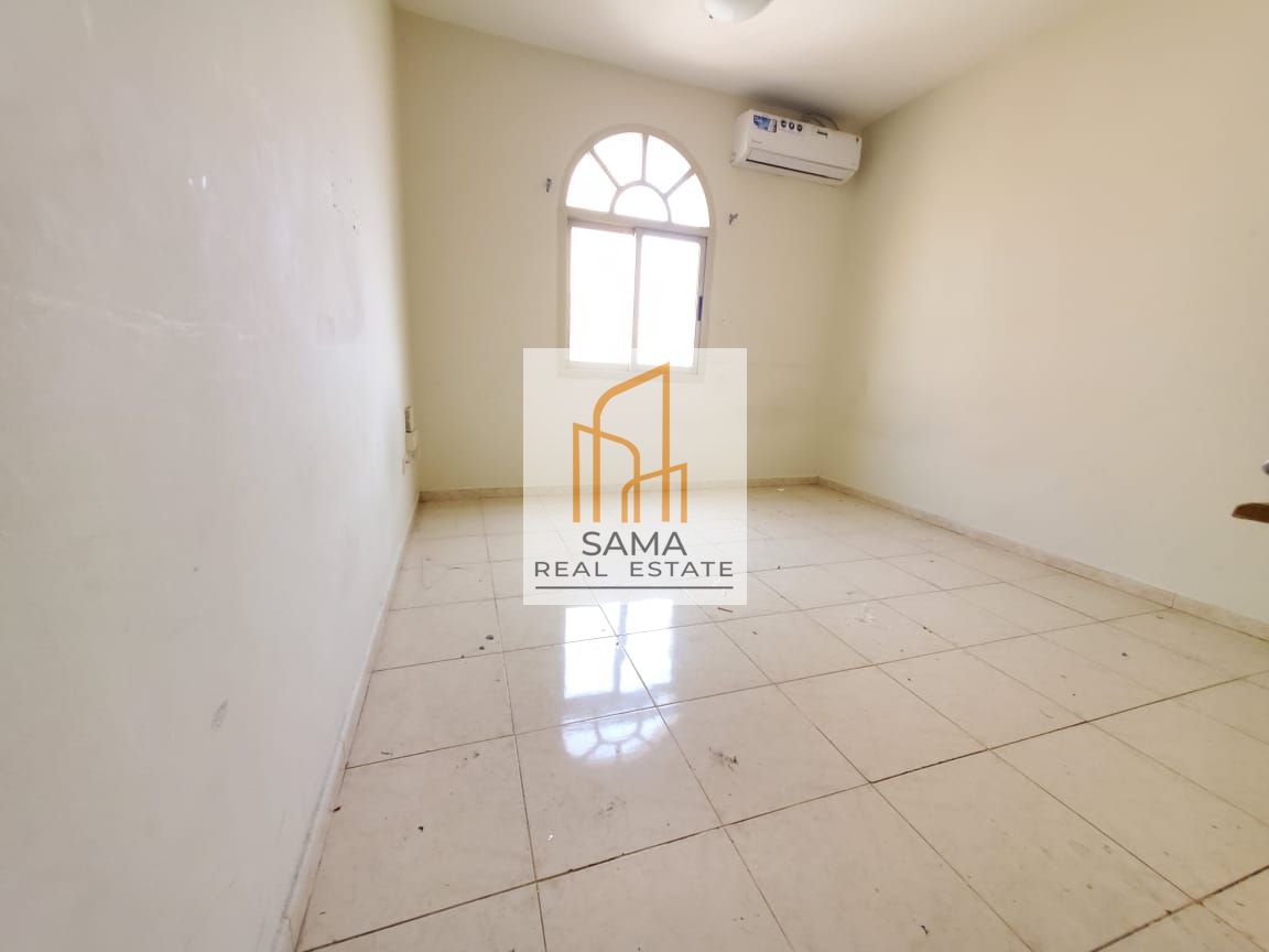 OPEN KITCHEN STUDIO WITH SPLIT AC FOR FAMILY ONLY NEAR FIRE STATION ROAD MUWIALLLAH RENT 19K