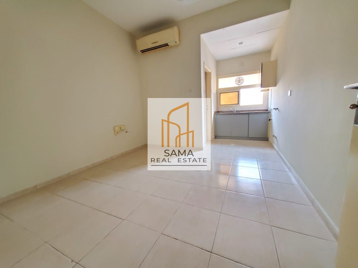 Separate kitchen studio with split ac in Muwialllah for family only rent 19k