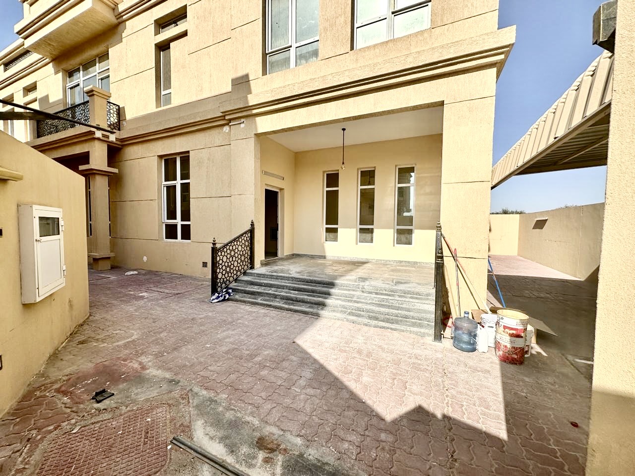 AMAING VILLA 5BHK 7WASHROOM MAID ROOM BIG PARKING SPACE IN AL NOAIF SHARJAH