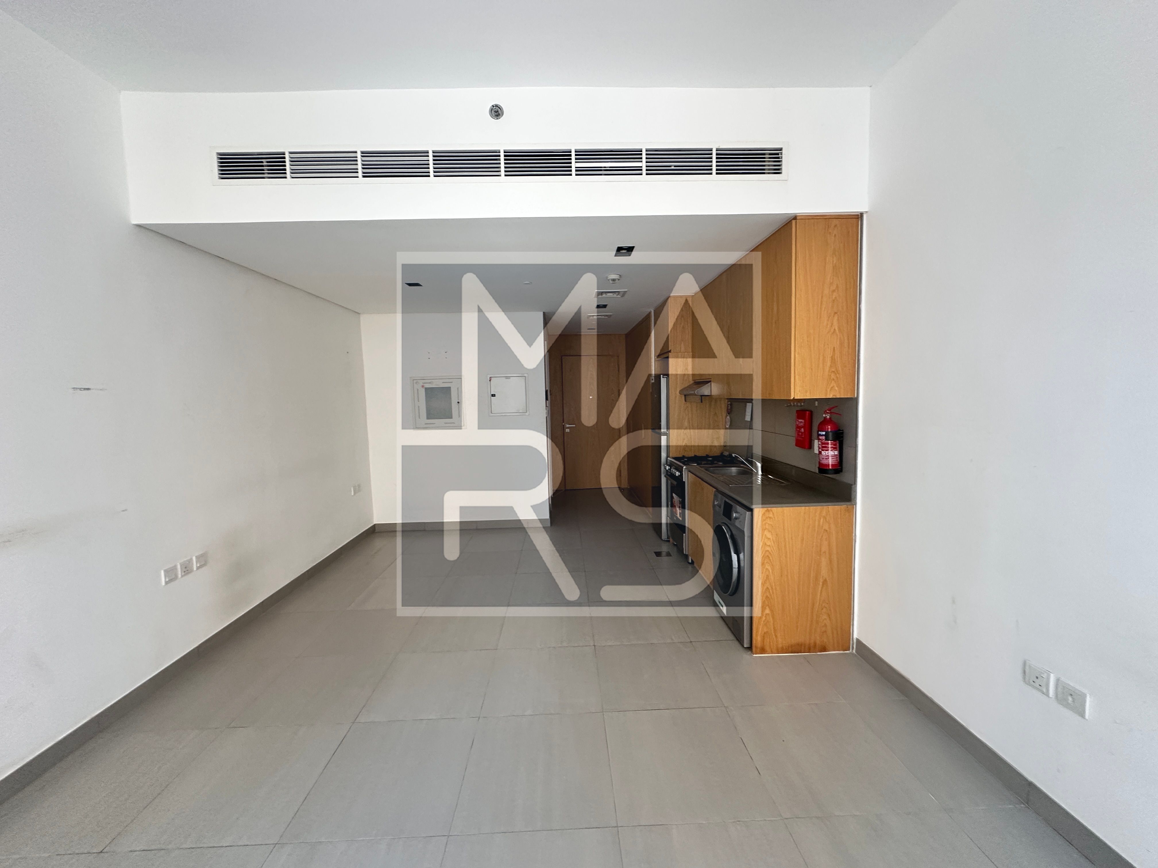 HOT OFFER | VACANT | UNFURNISHED | MID FLOOR