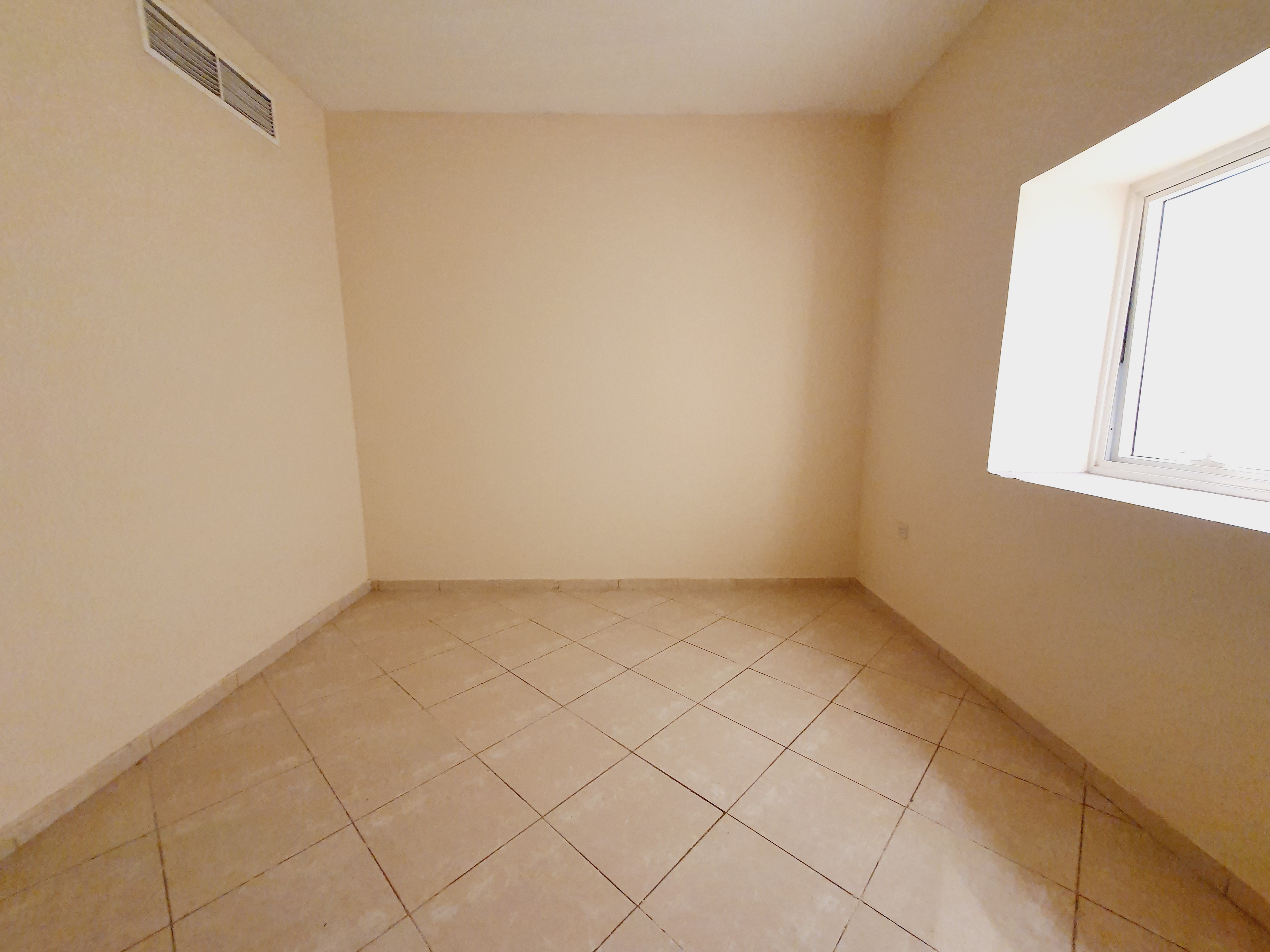 Huge offer 1bhk with balcony and full open view in Muwaileh commercial price 34k
