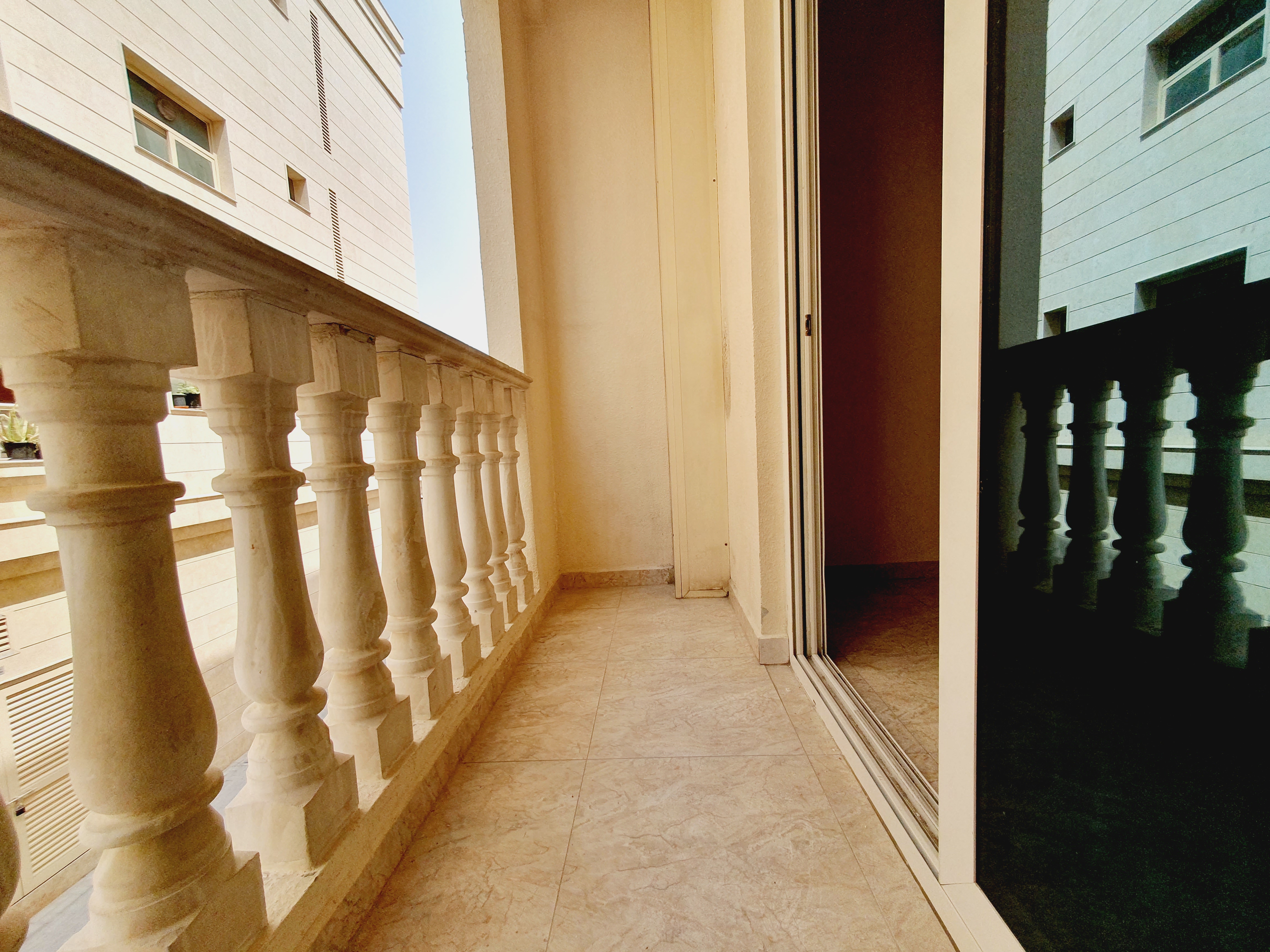 Amazing offer 1bhk with balcony in New Muwaileh and full open view price 34k