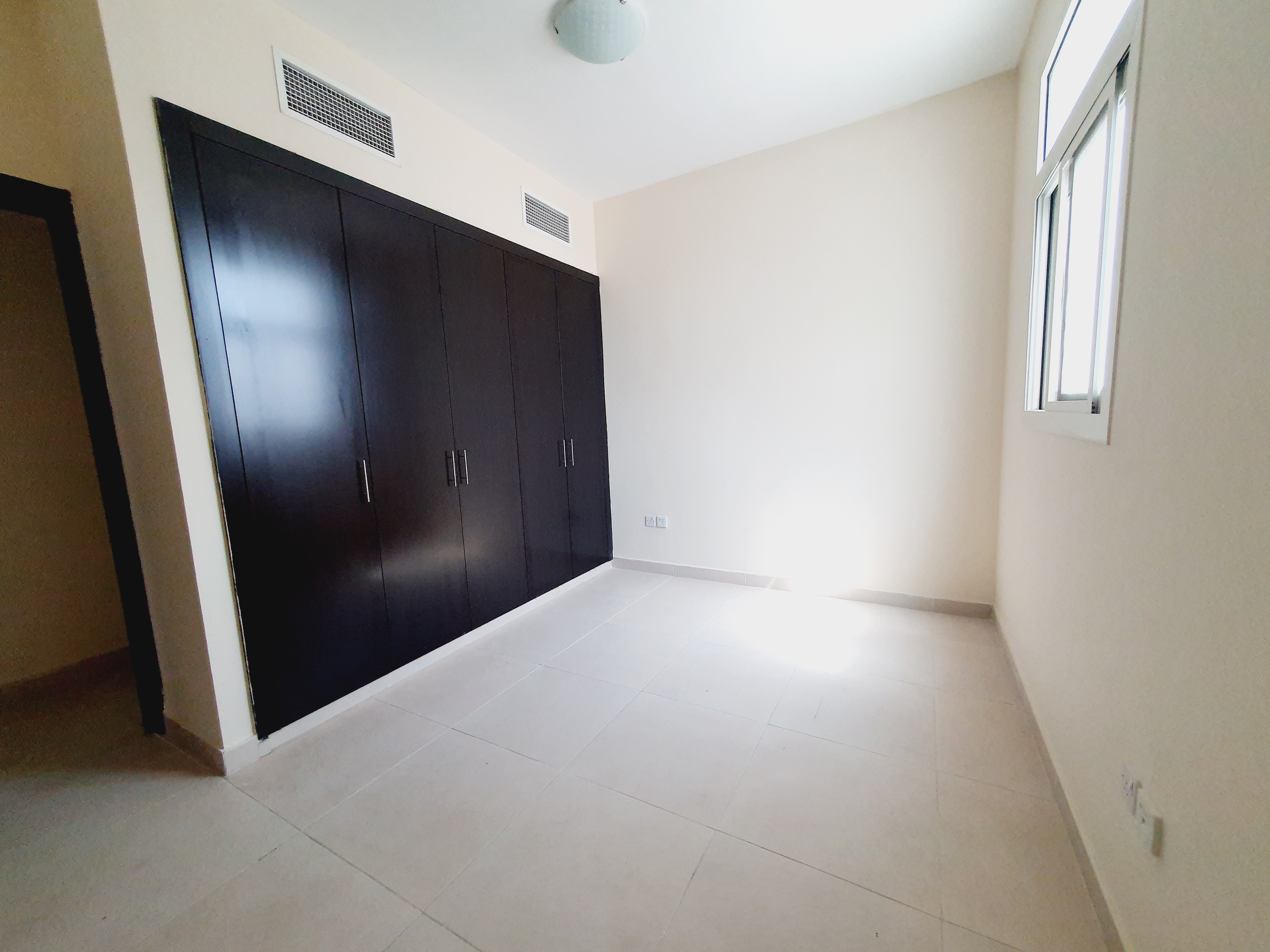 Hote offer 2 badroom with wardrobe and 2 washroom in new Muwaileh price 42k