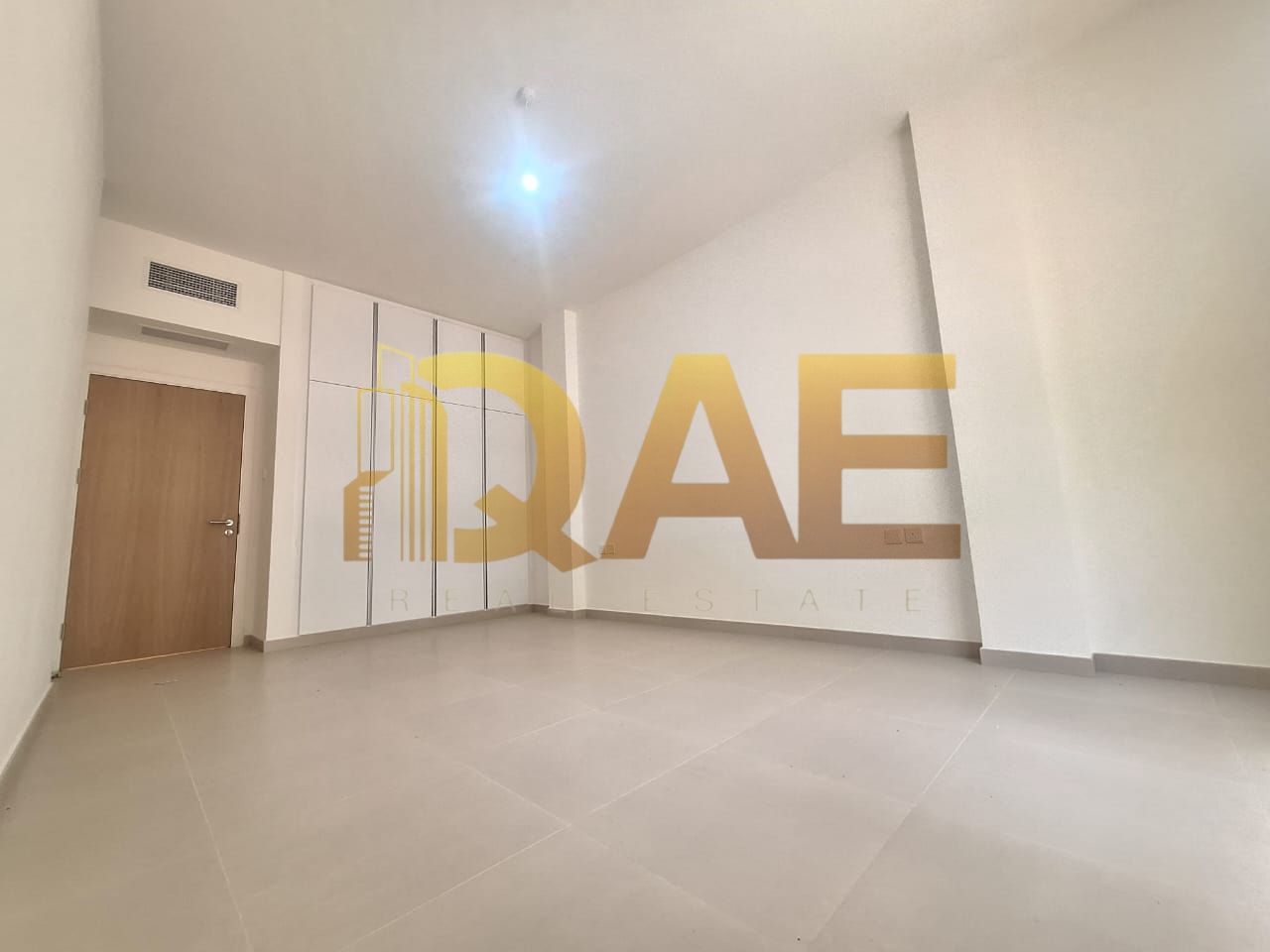 SPECIAL OFFER | UPGRADED UNIT | NEAR TO MALL
