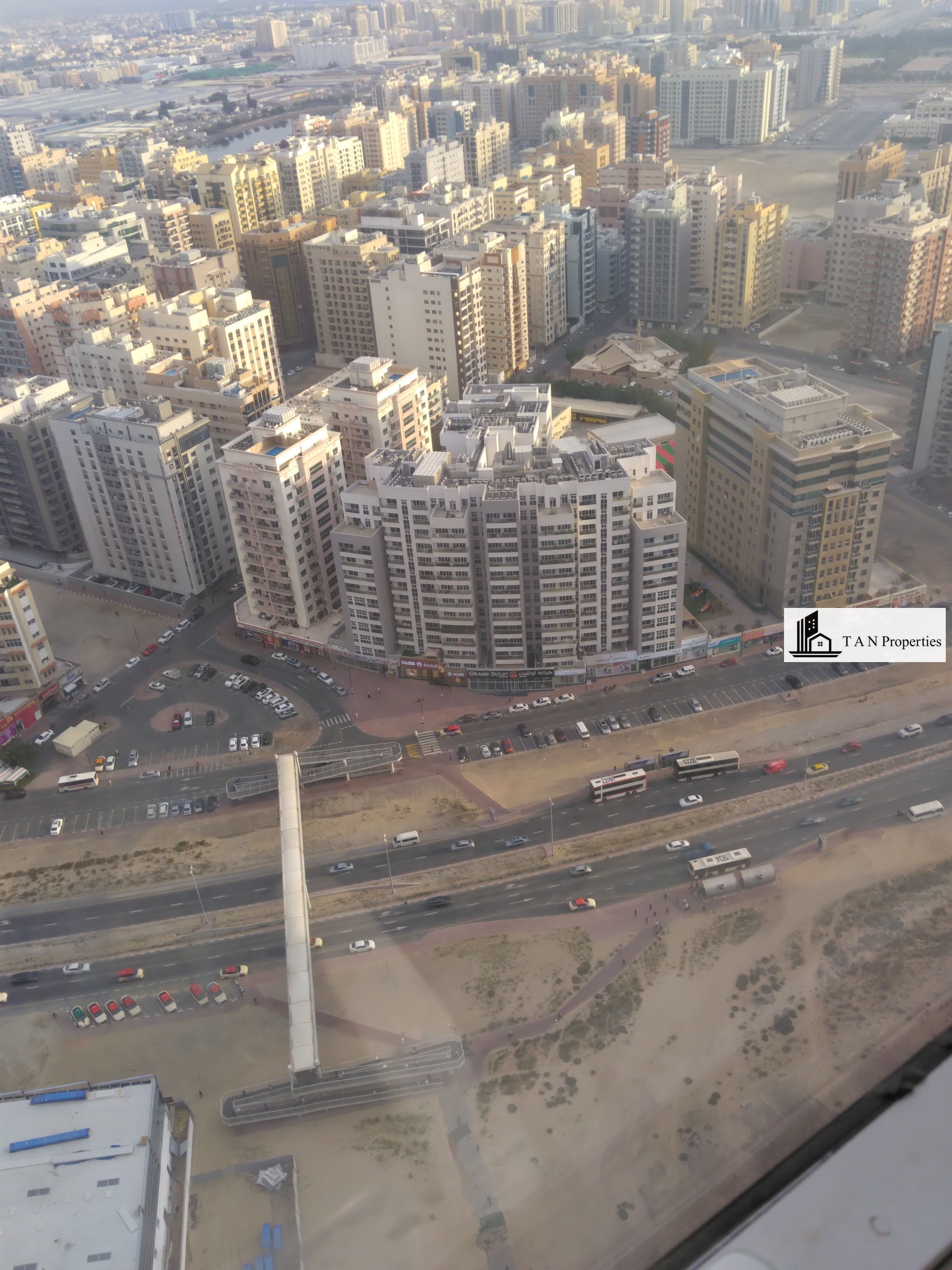 2 BHK FOR RENT 43K; 6 CHEQUE AT Sharjah BORDER OPP RTA Bus