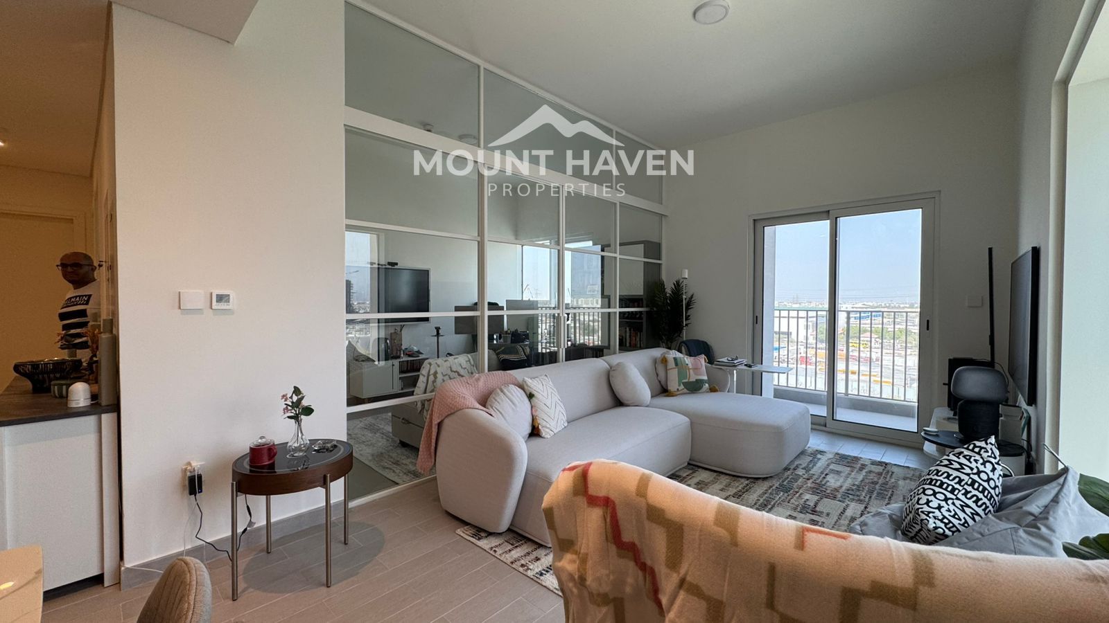 Modern 2BR Apartment| Urban Living| Prime Location