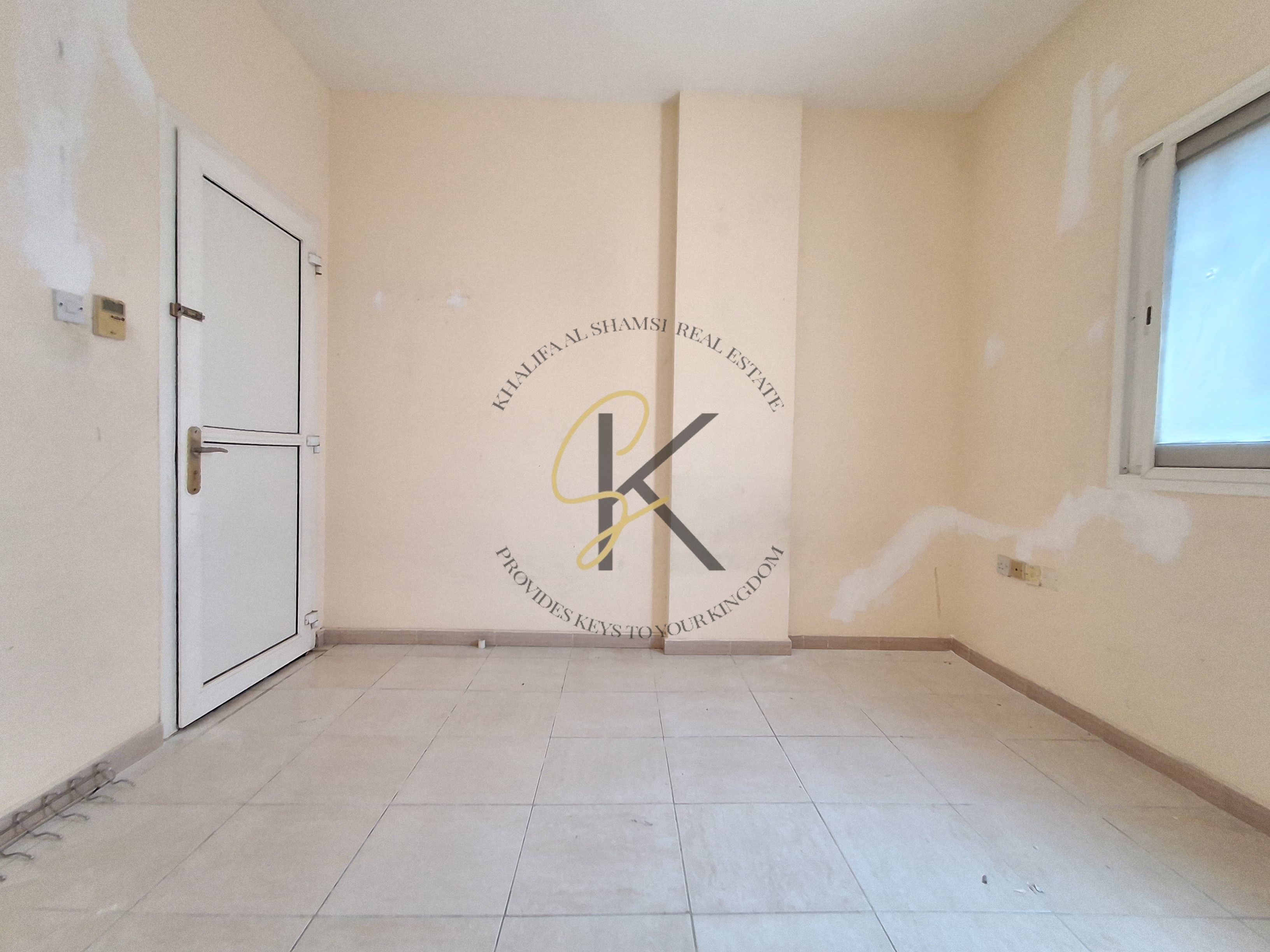 Cozy 1bhk apartment availability on the road building in Muwaileh sharjah full faimly