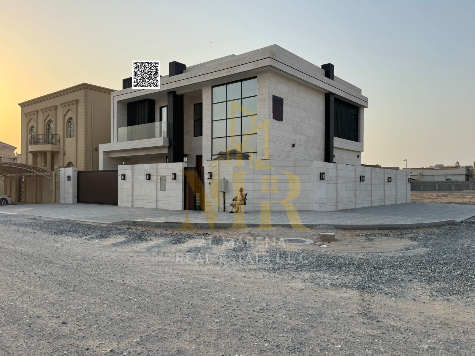 Corner Smart Villa, all inclusive of electricity, water and air conditioning, on the main street, ready for occupancy in the most upscale areas of Ajm