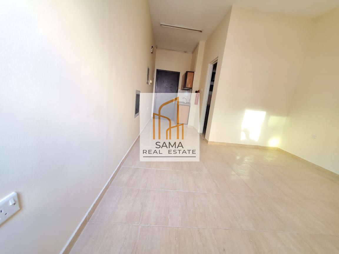 SIDE KITCHEN STUDIO FLAT// WITH SPLIT AC// CLOSE TO MUWAILLAH PARK// RENT JUST 20K
