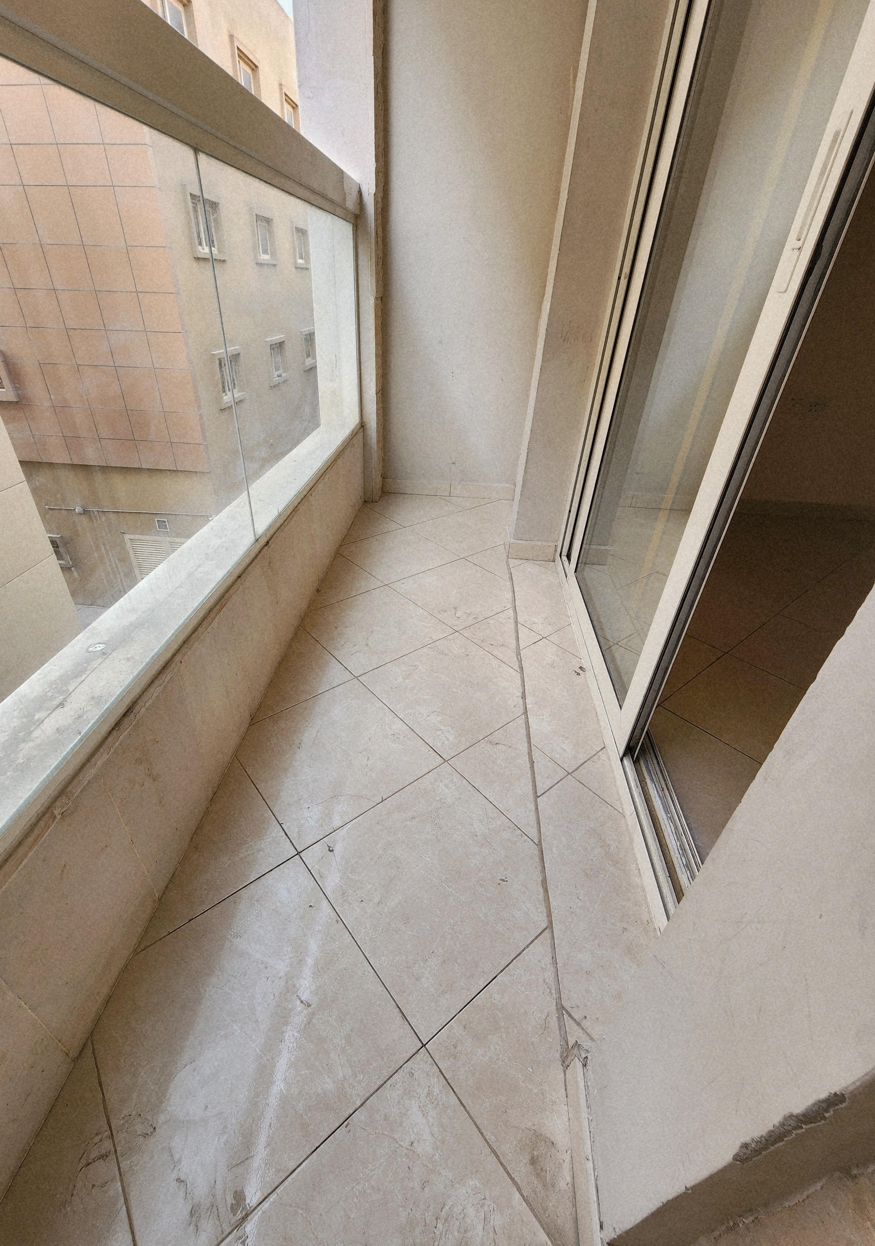 Like new building lavish neat and clean building prime location on the road building closed to safari mall