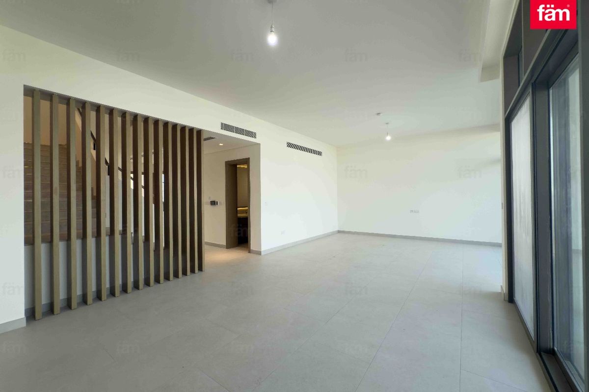 Vacant | Spacious Villa | Community View