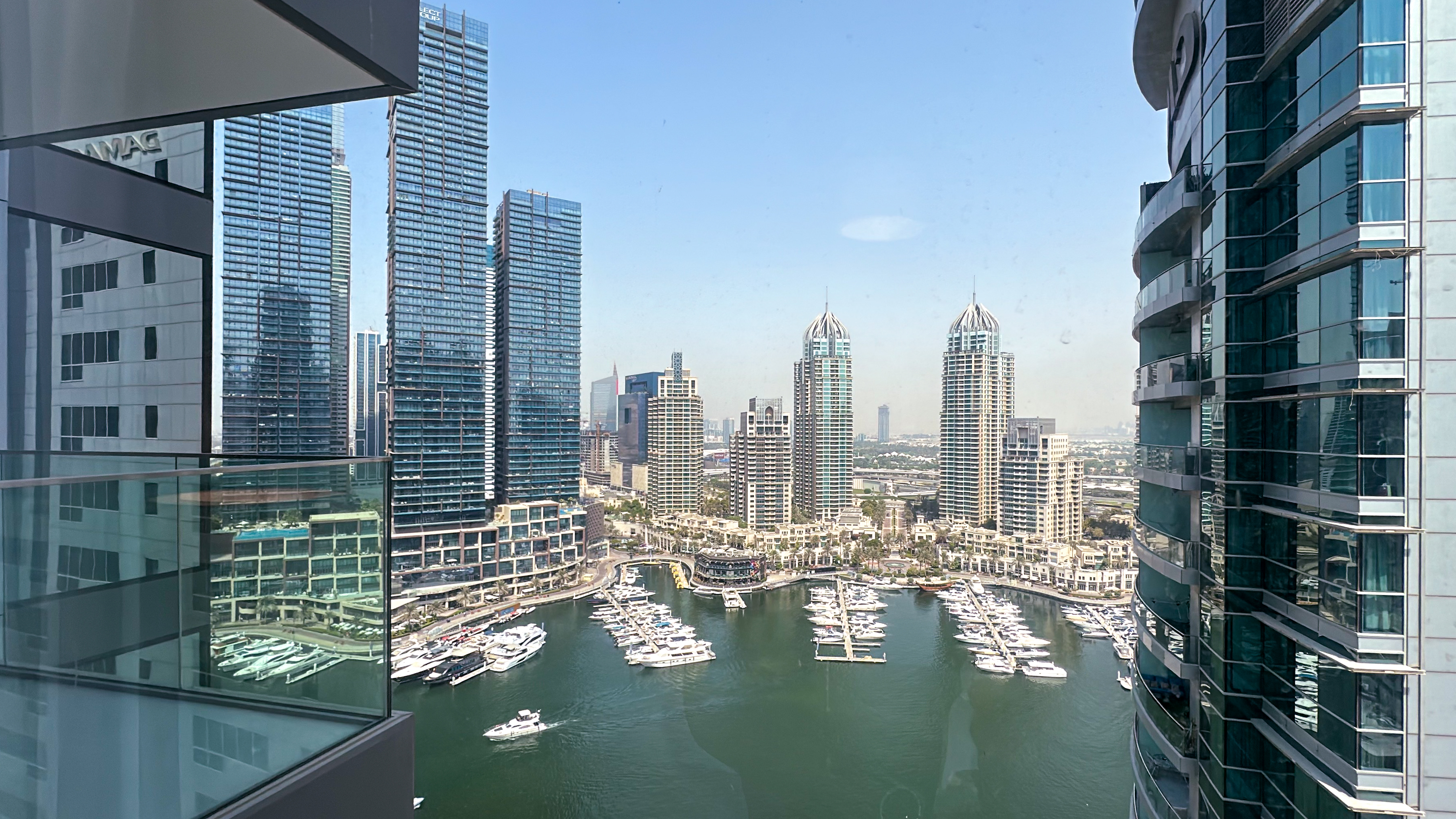 Luxury Stay 1BR, Waterfront in Marina LIV Tower