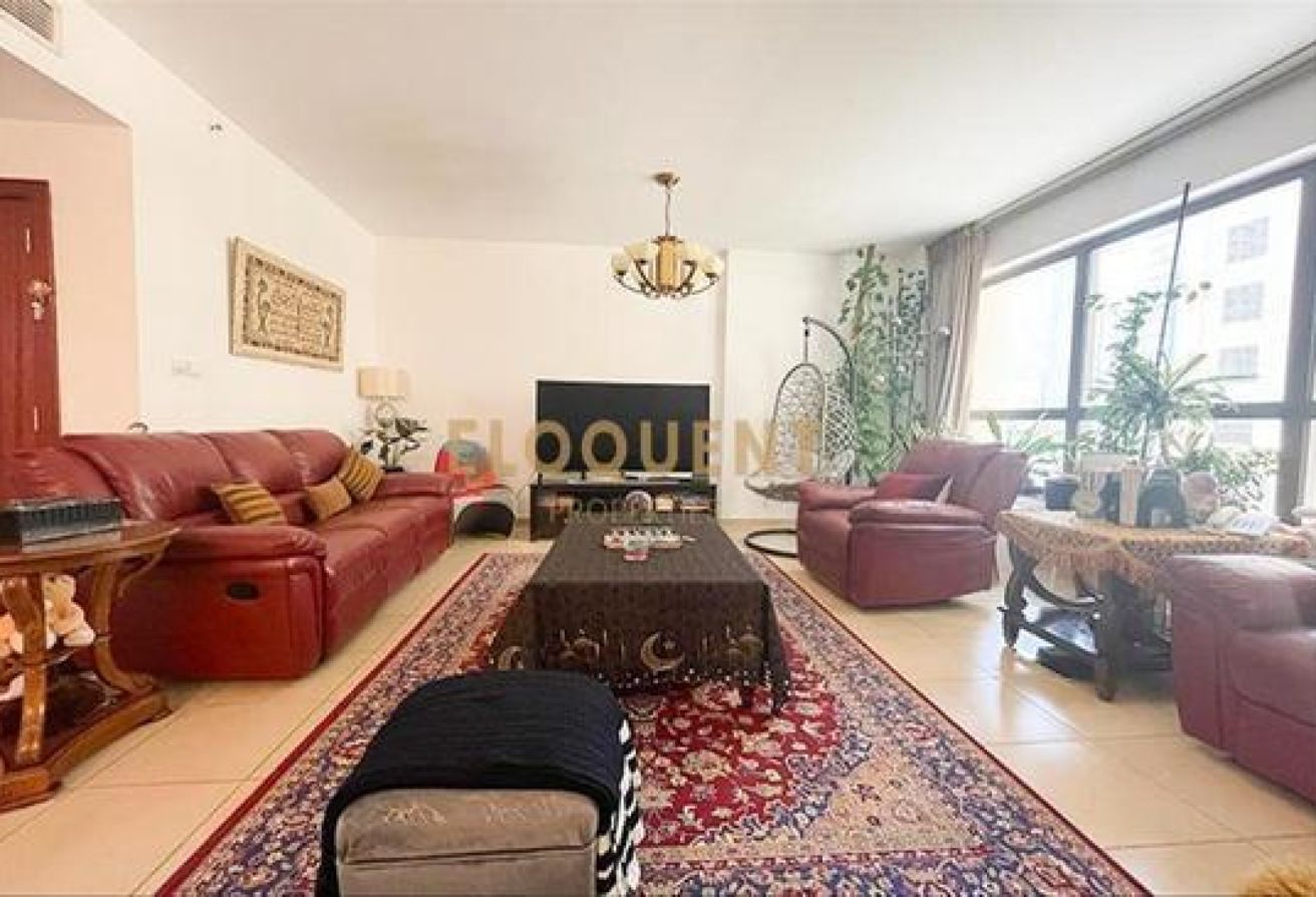 Cozy Vibe | Low Floor | Furnished