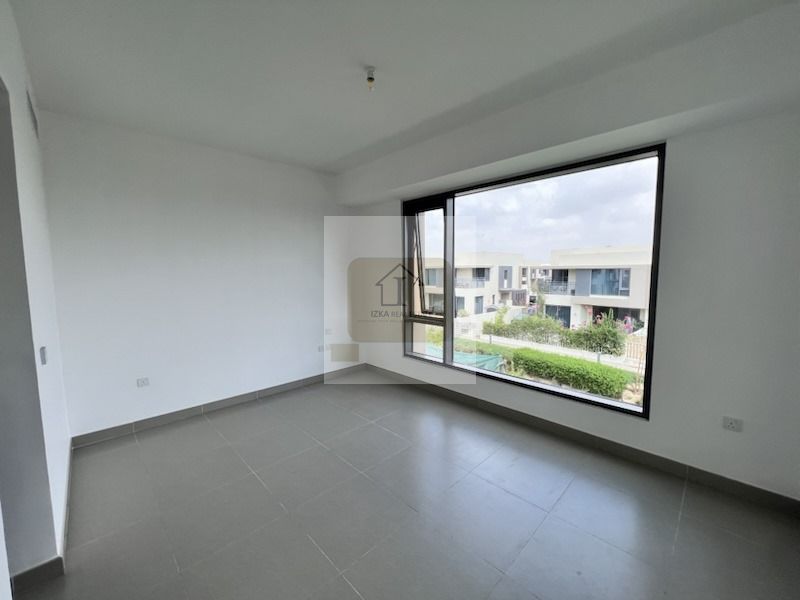 5 bed plus maid | single row | close to amenities | corner | Ready to move