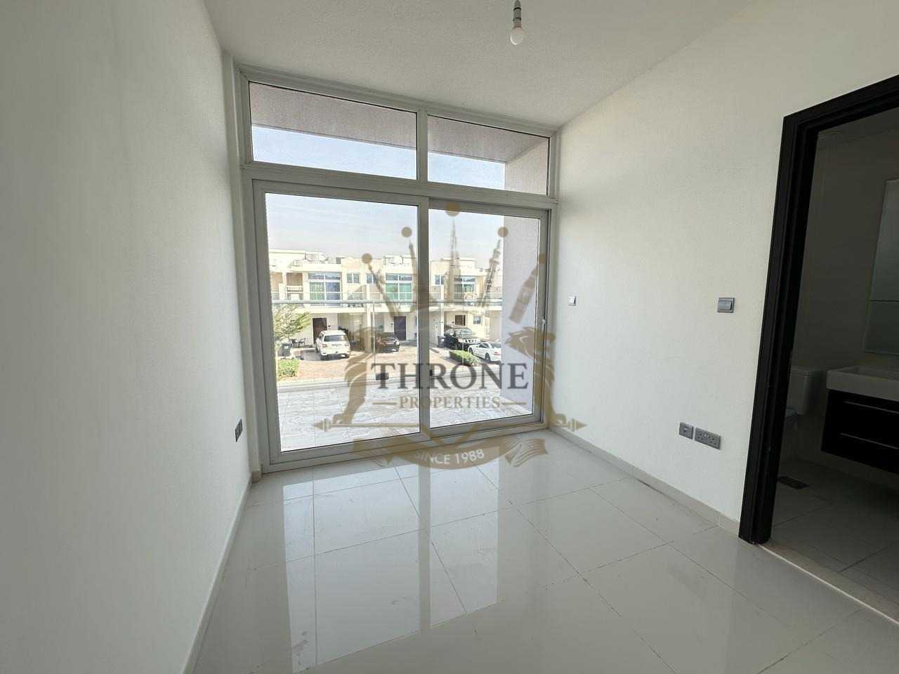 Ready to Move In | Middle Unit | Good condition