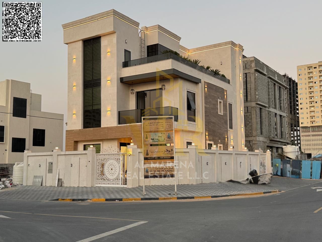 Luxury corner villa with 5 master bedrooms + 2 halls + large living room + modern kitchen + roof with seating area in Al-Amerah - at a special price,