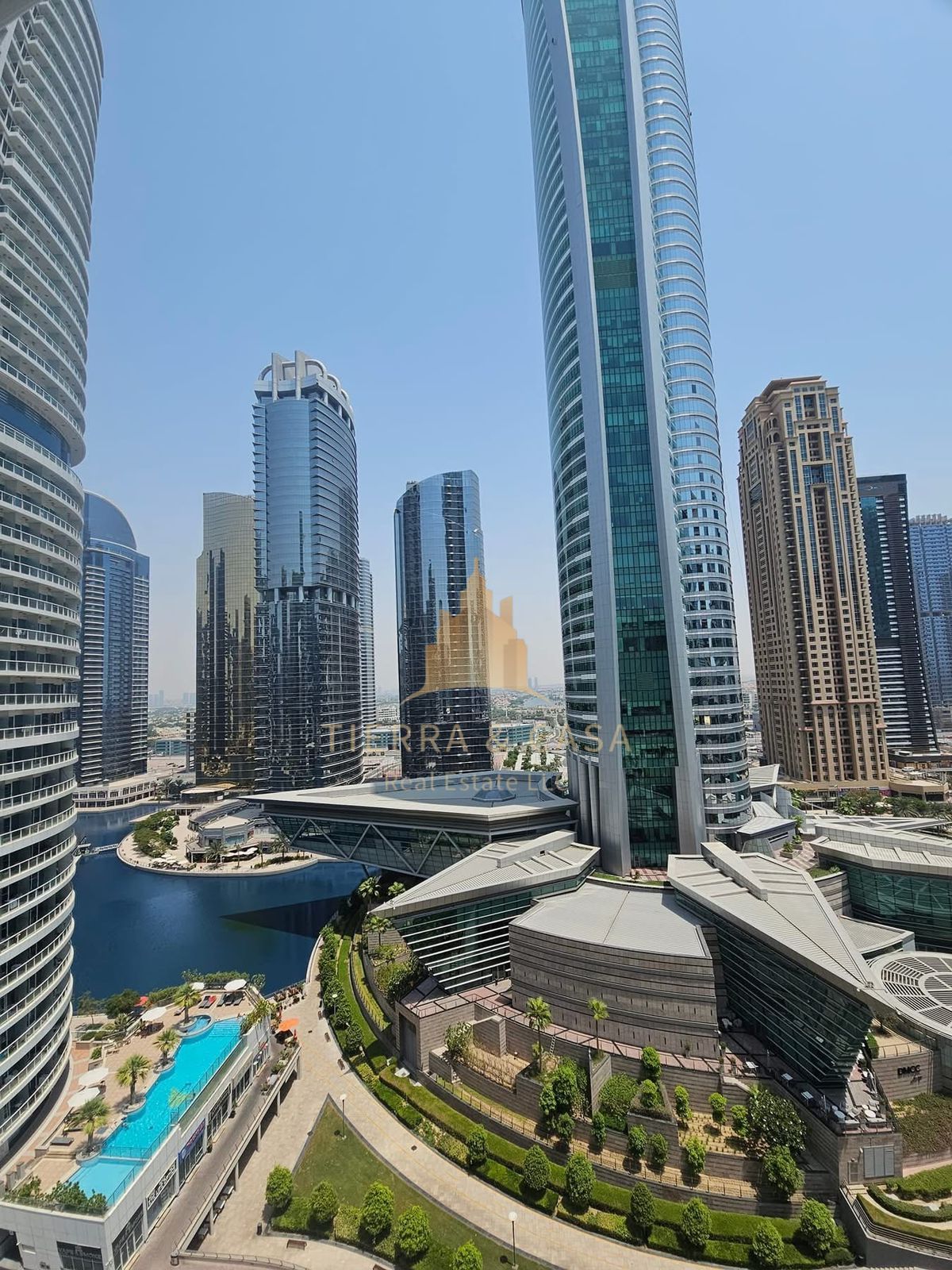 Upgraded Luxury 1BR | European Finishes | Prime Location | Metro Access | Lake View