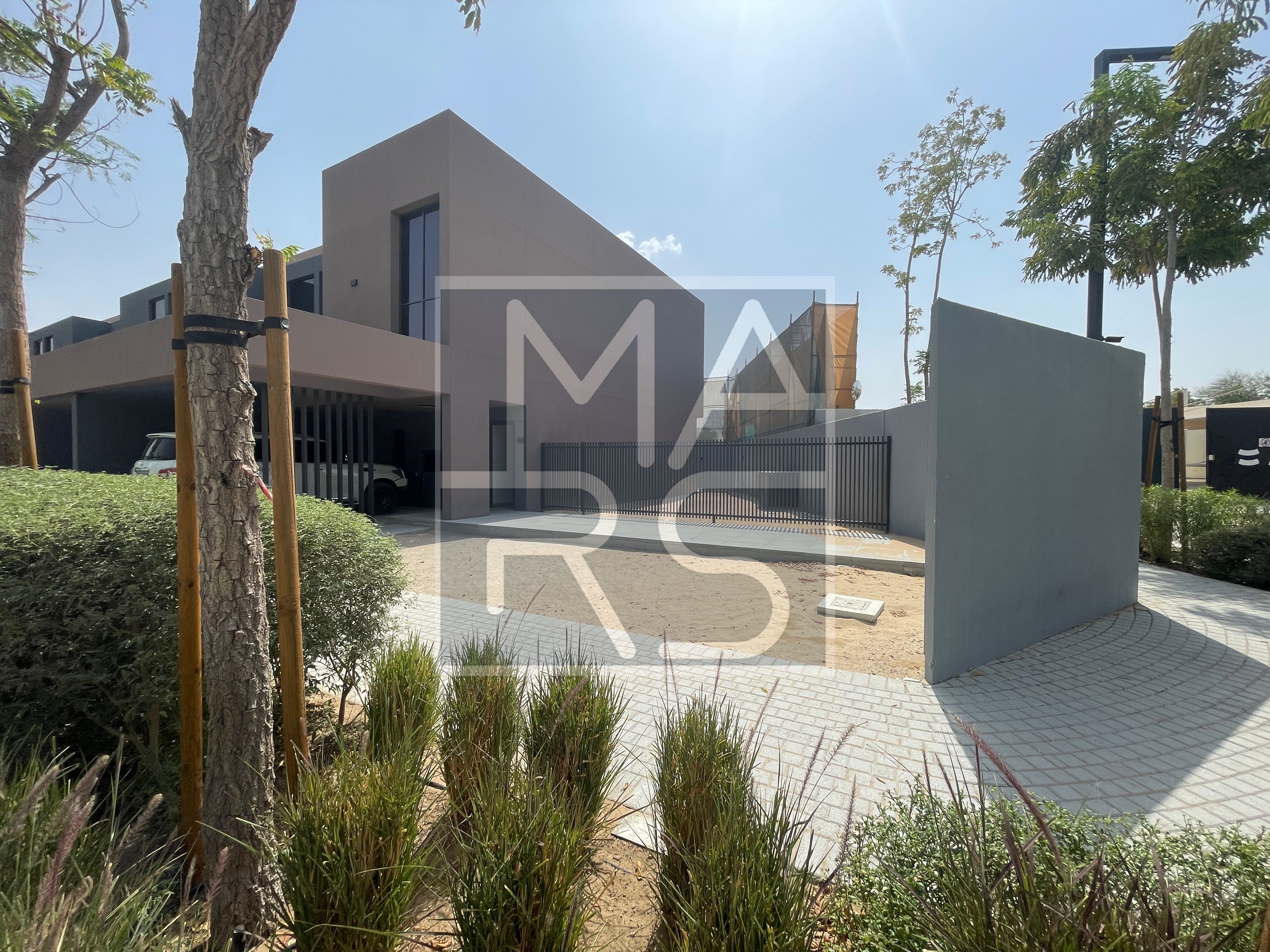 Green Zone |Corner Unit| Premium Build | Private Garden