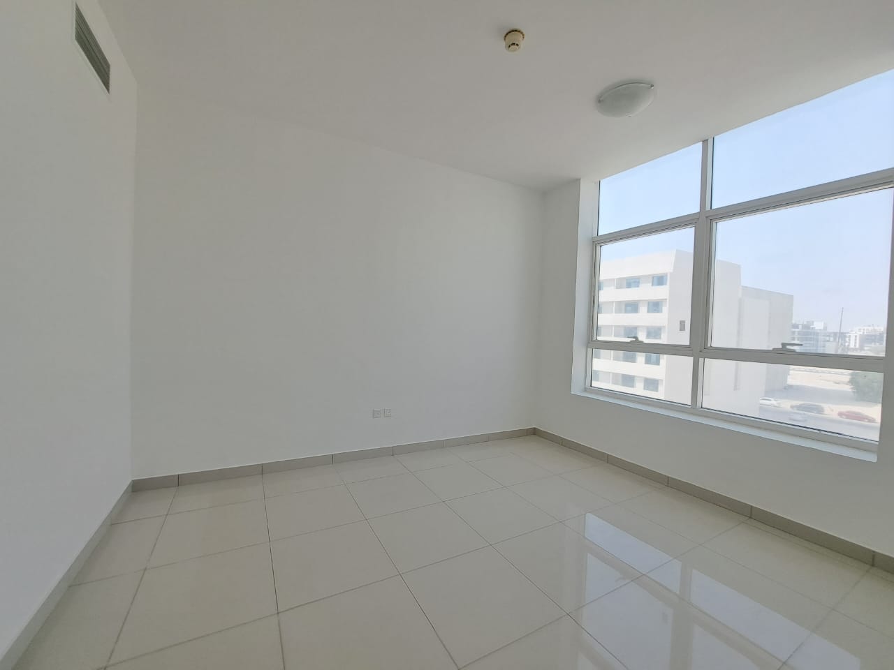 Like new lavish 1bhk available aljada area sharjah
