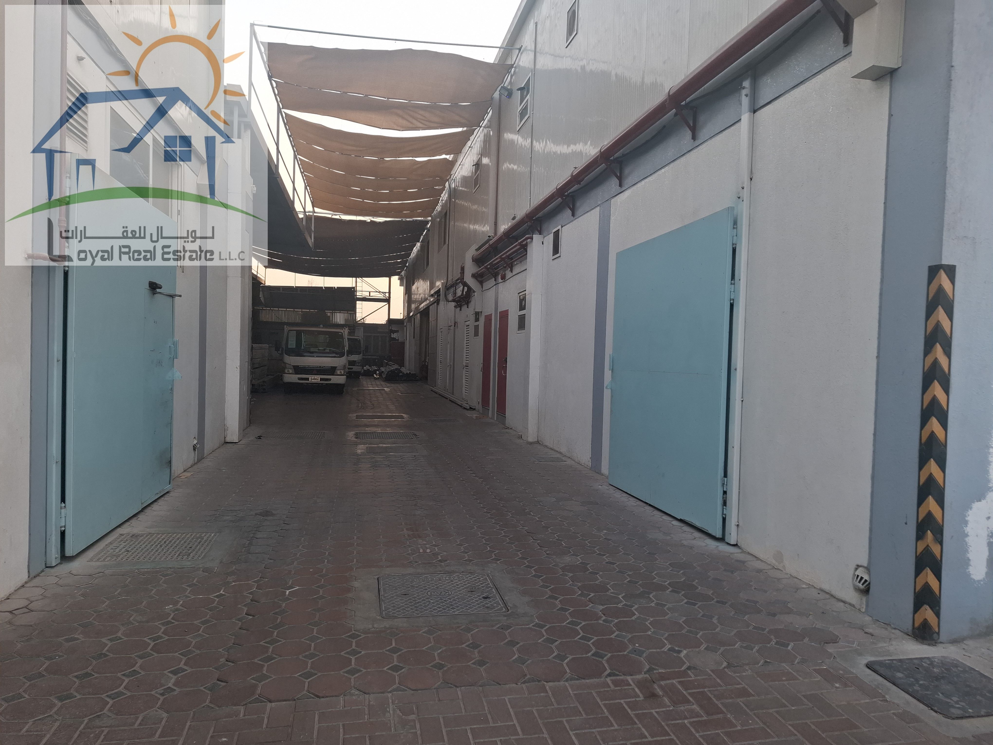 2500 SQFT SHOWROOM WITH MEZZANINE FLOOR MAIN ROAD