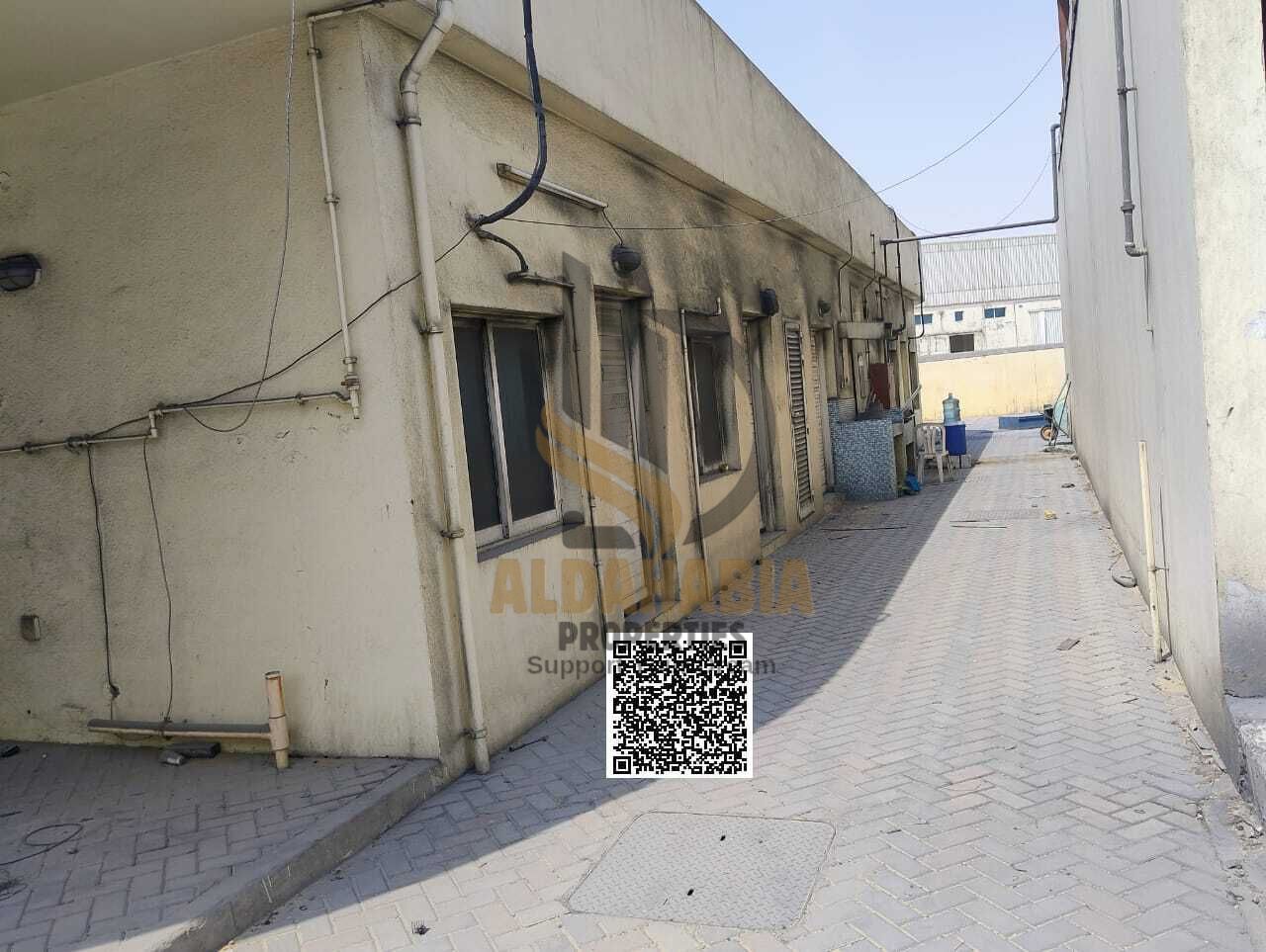 Se vende una nave industrial con una superficie total de 4100 metros