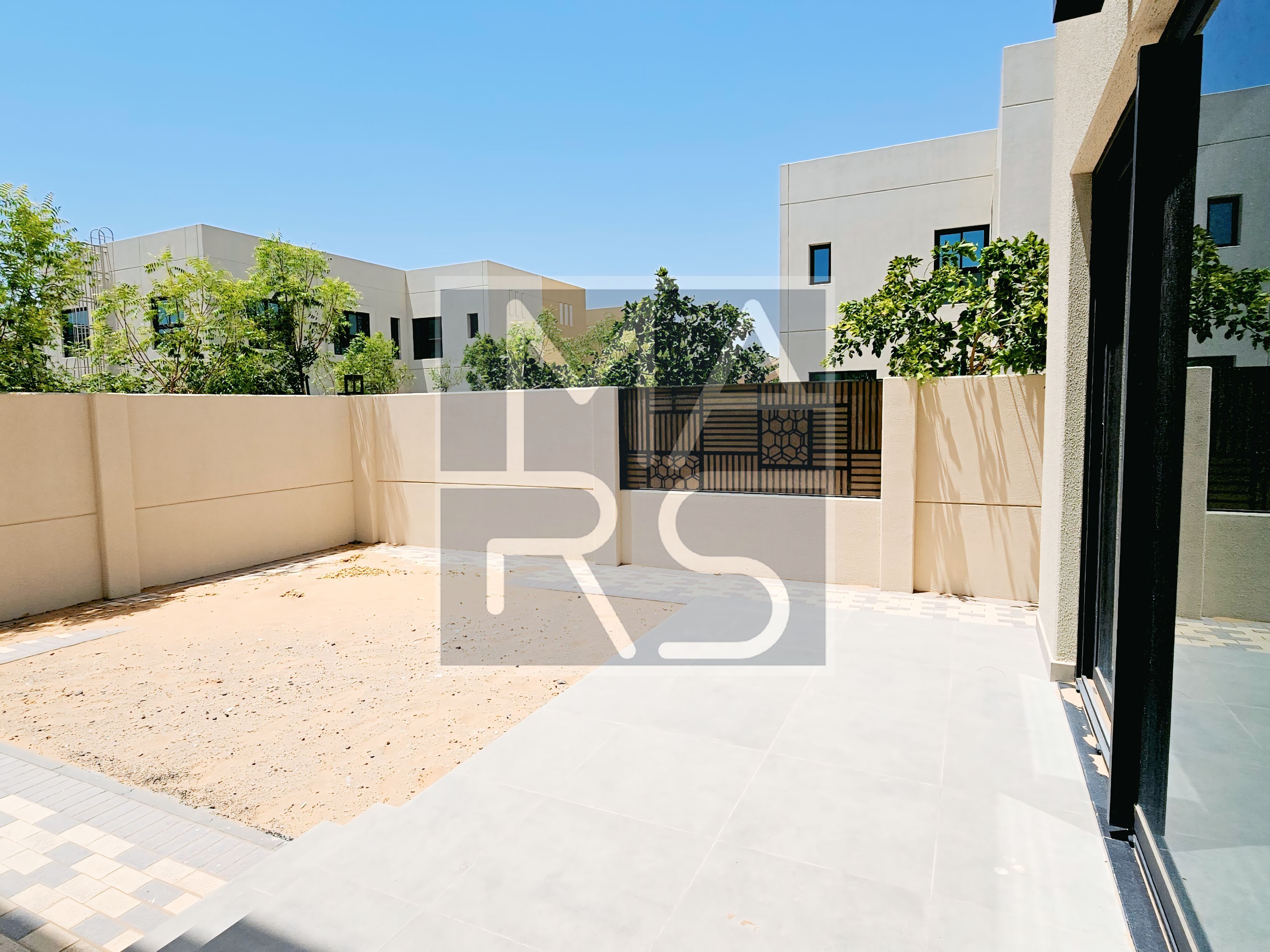 Corner Villa in a Prime Location Near the Project Entrance