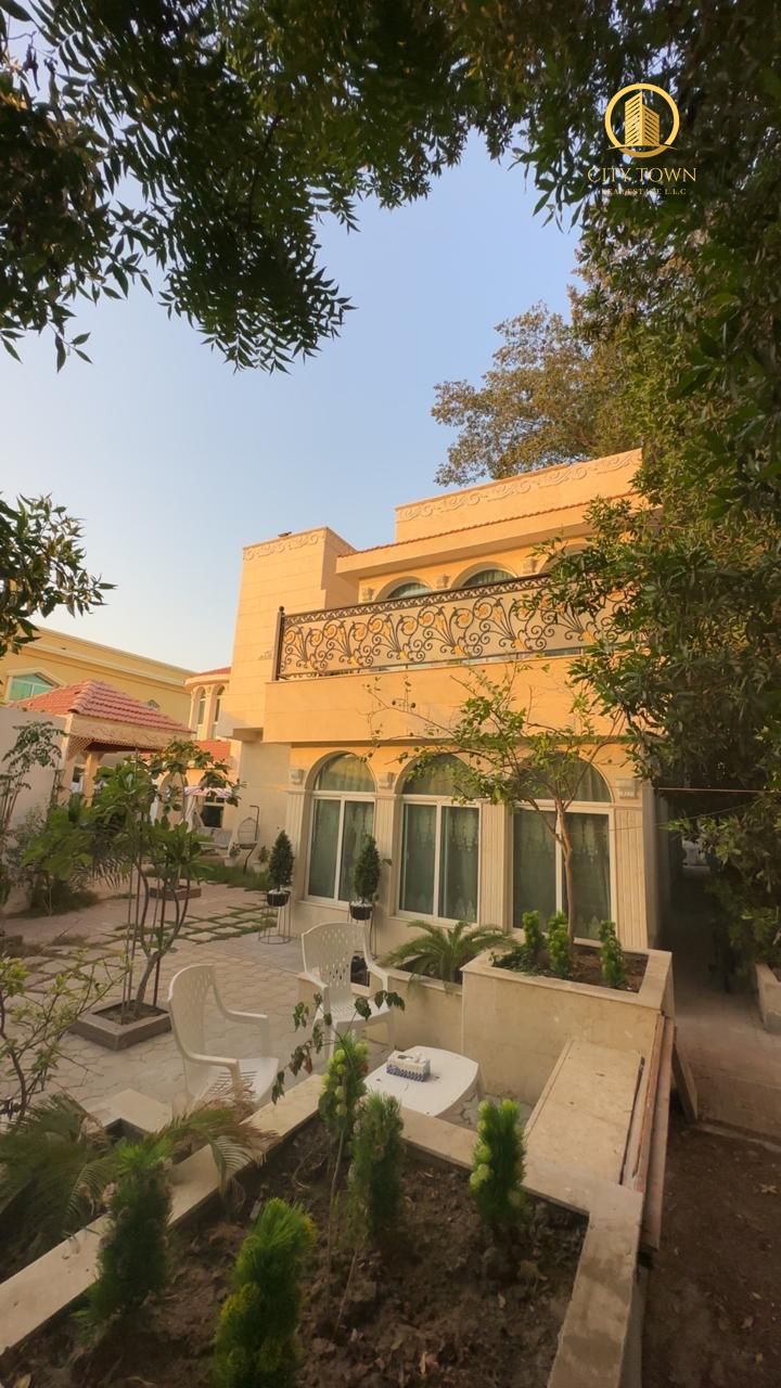 Spacious 5 bedroom double story villa with all master room! Main sharqan area