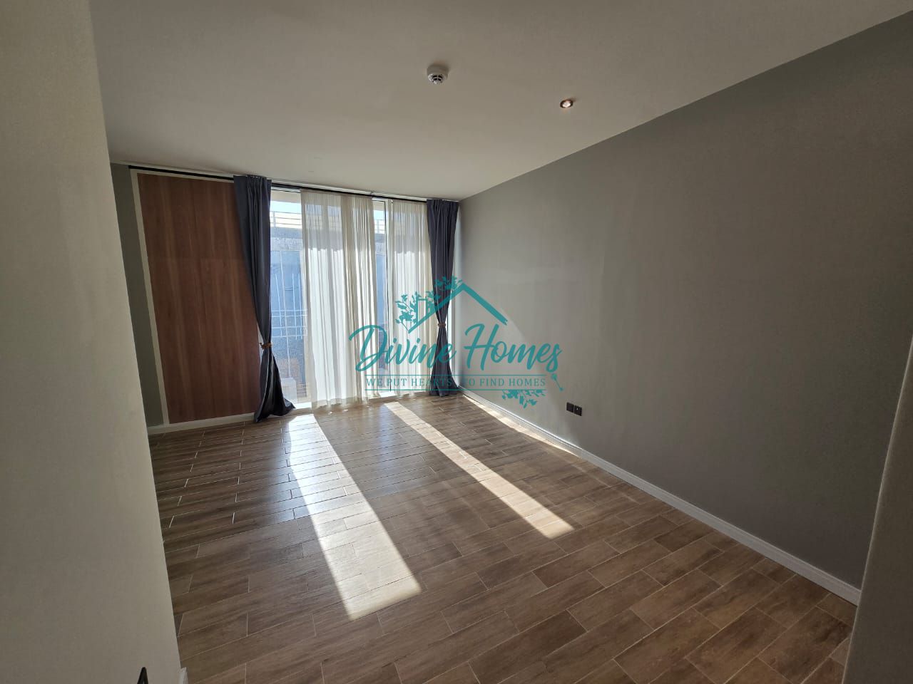 1BED TOWNHOUSE | EXTENDED ROOF | BIGGER