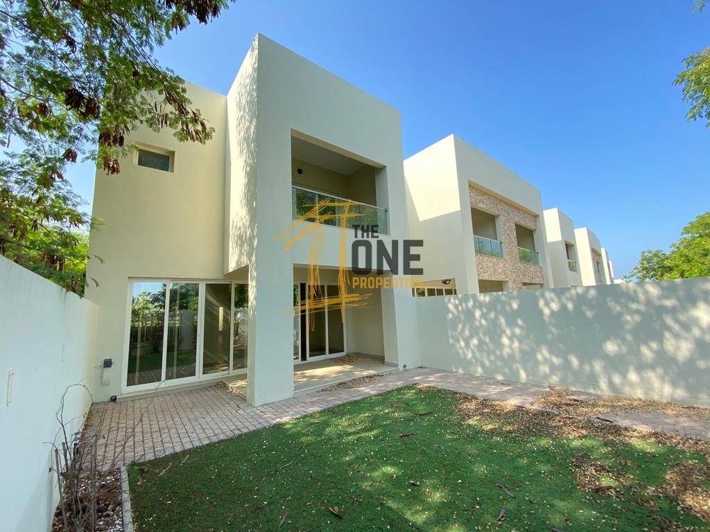 Corner 2 bed+ maids Townhouse