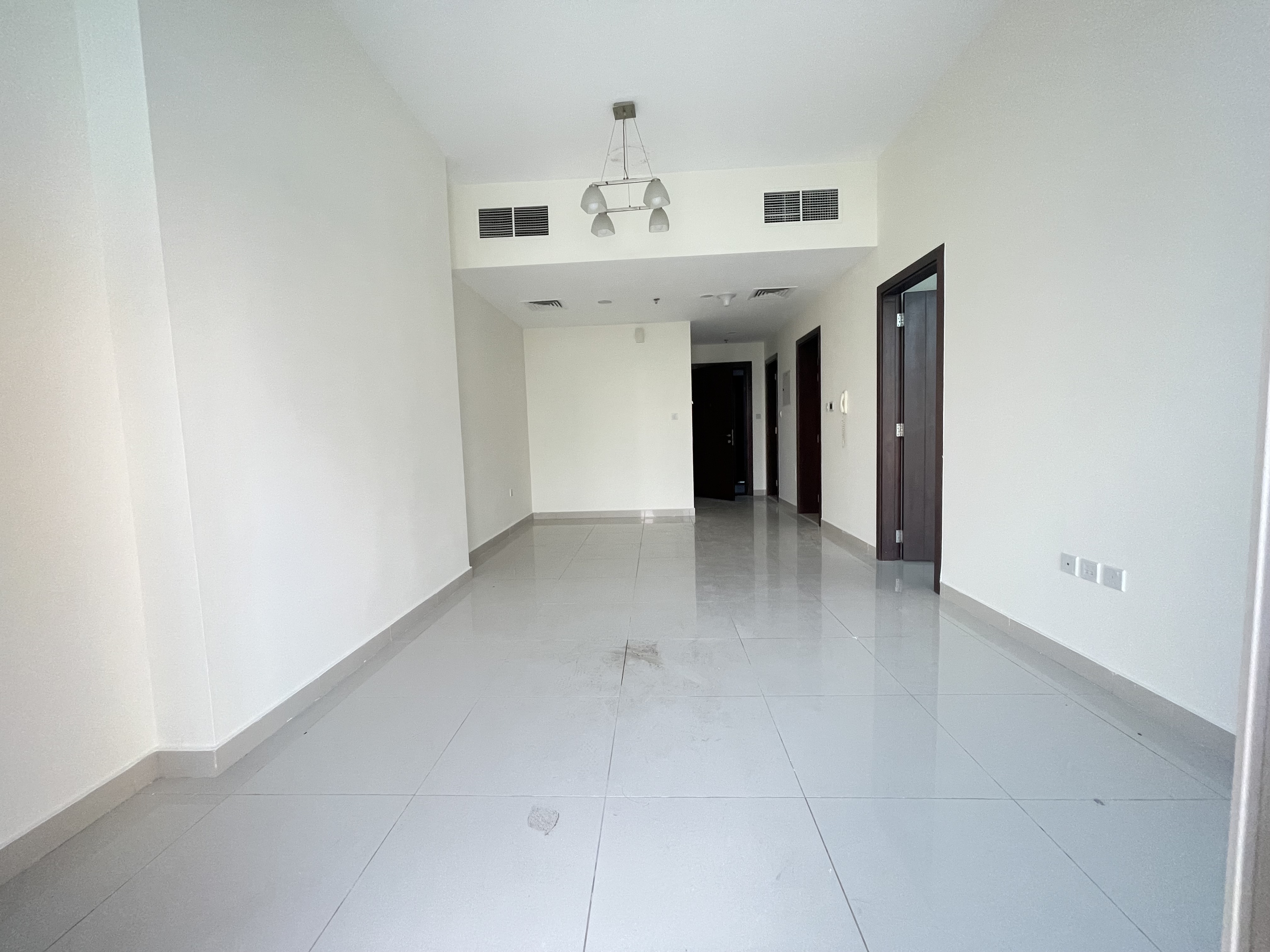 SPACIOUS & BRIGHT 1BHK !! READY TO MOVE