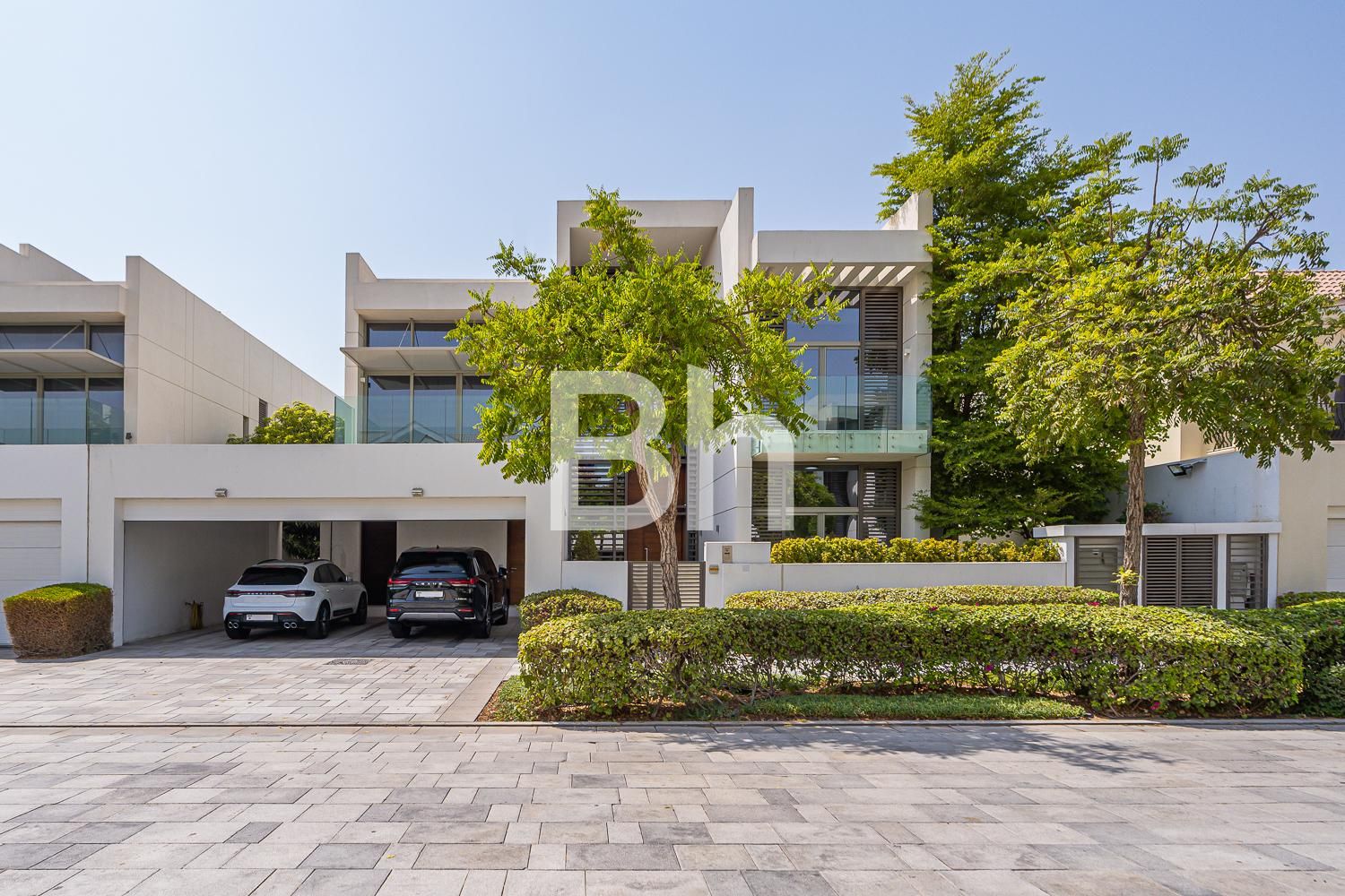 5BR Contemporary | Upgraded | Fully Furnished