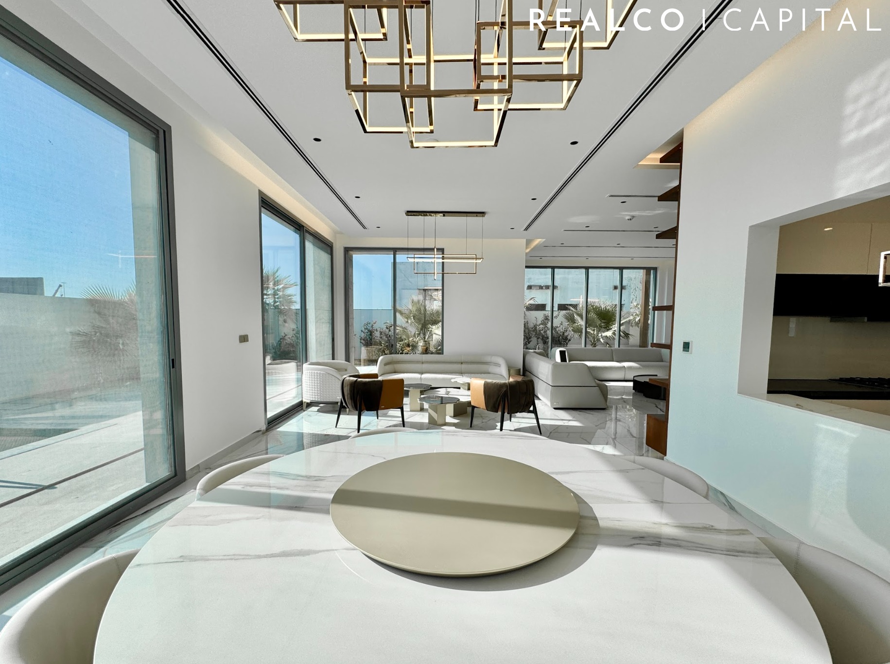 Luxurious 6 Bed Pent Suite Corner Villa