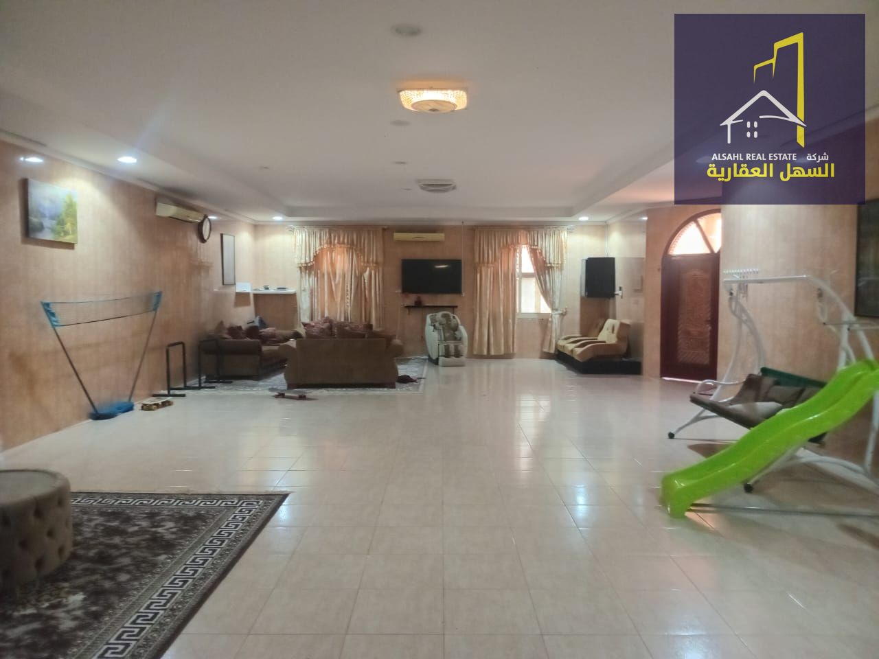 Te koop in die Al Ghafiya area in Sharjah, twee villa's.