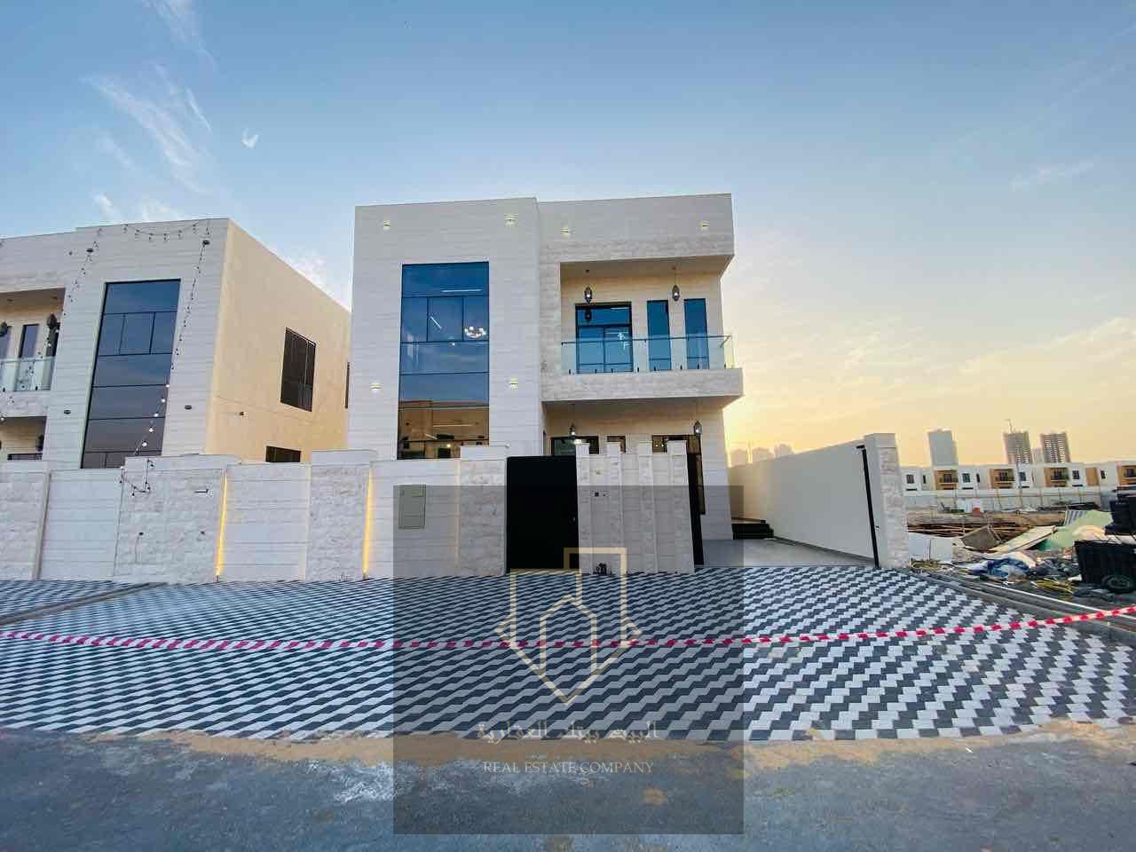 Villa for sale in Al Zahia area, five master rooms, an area of 3200 FDM