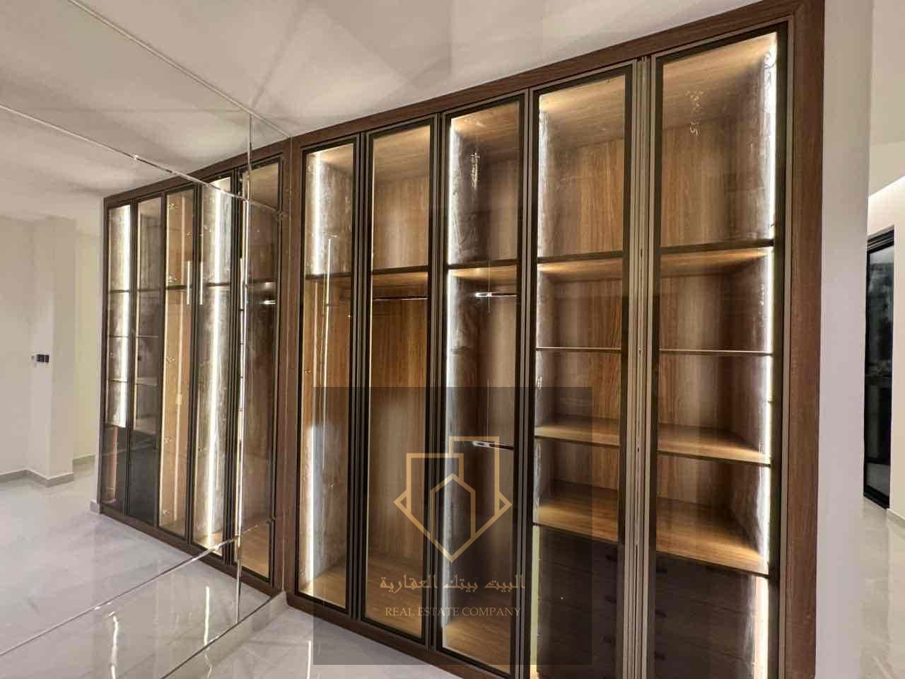 5 rooms master villa with wall cabinets in Al-Alia area