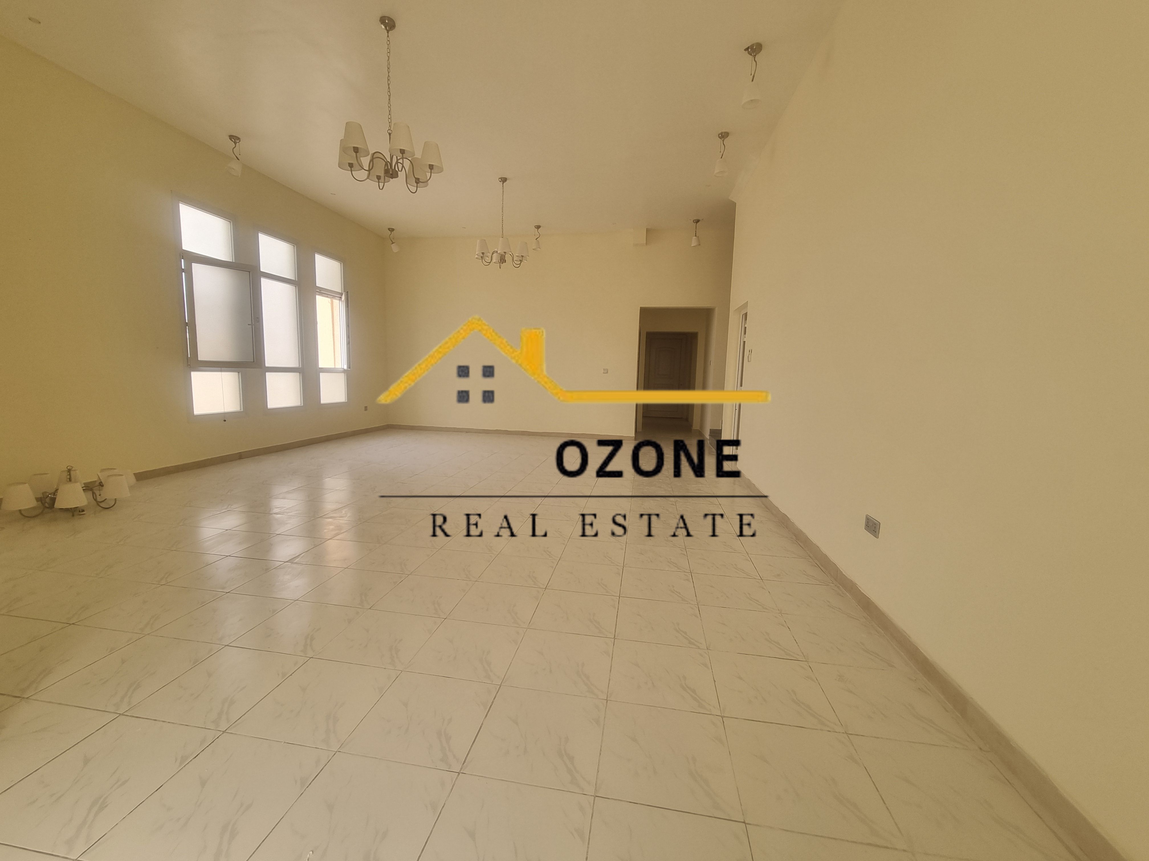 Elegant 4bedroom villa with saprate majlis maidroom on the main road
