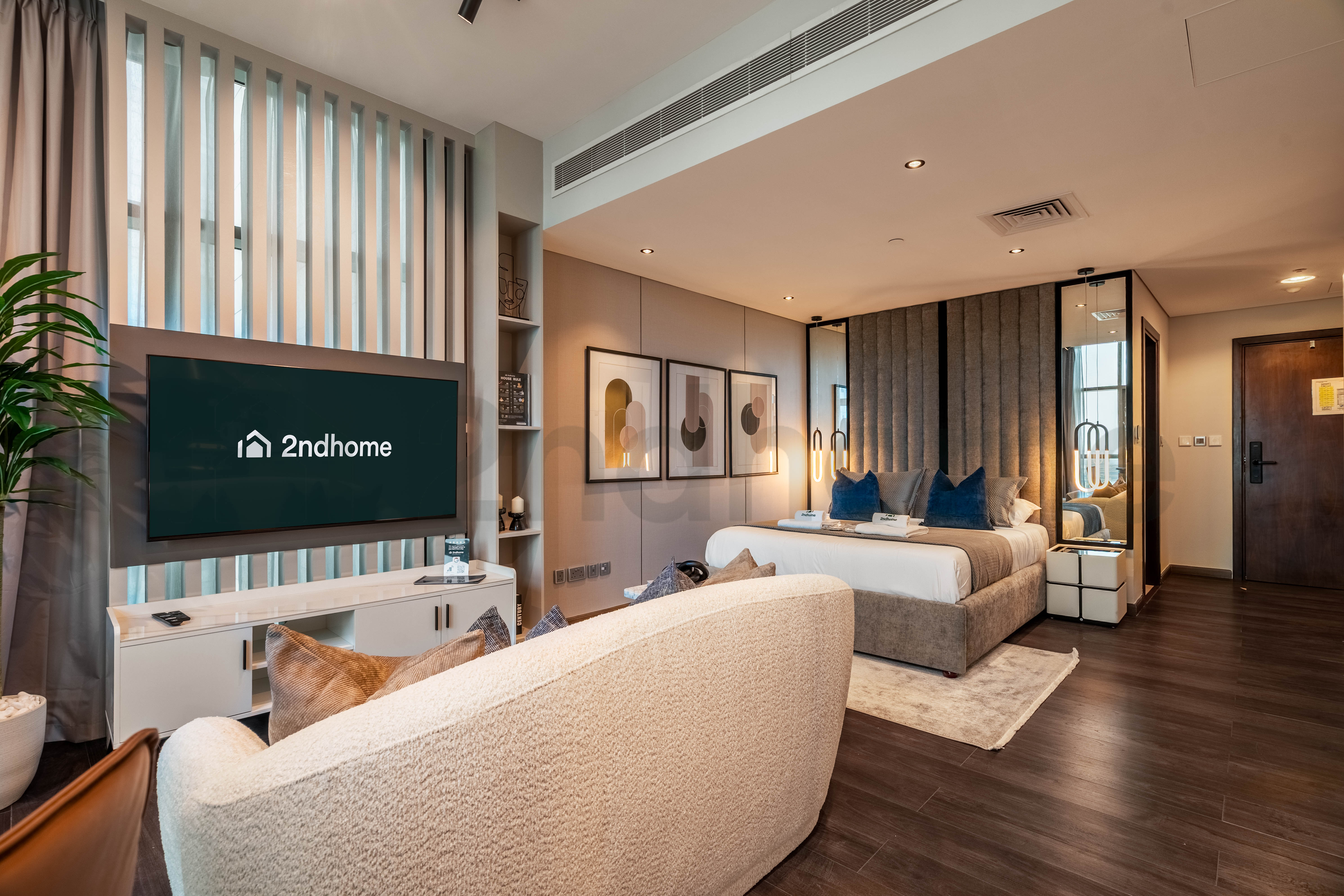 Walking distance to public transpo Studio in DIFC