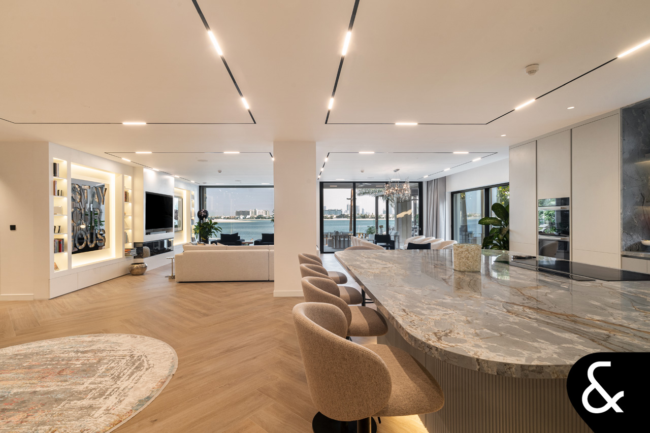 5 Bed - Fully Renovated - Private Beach Access