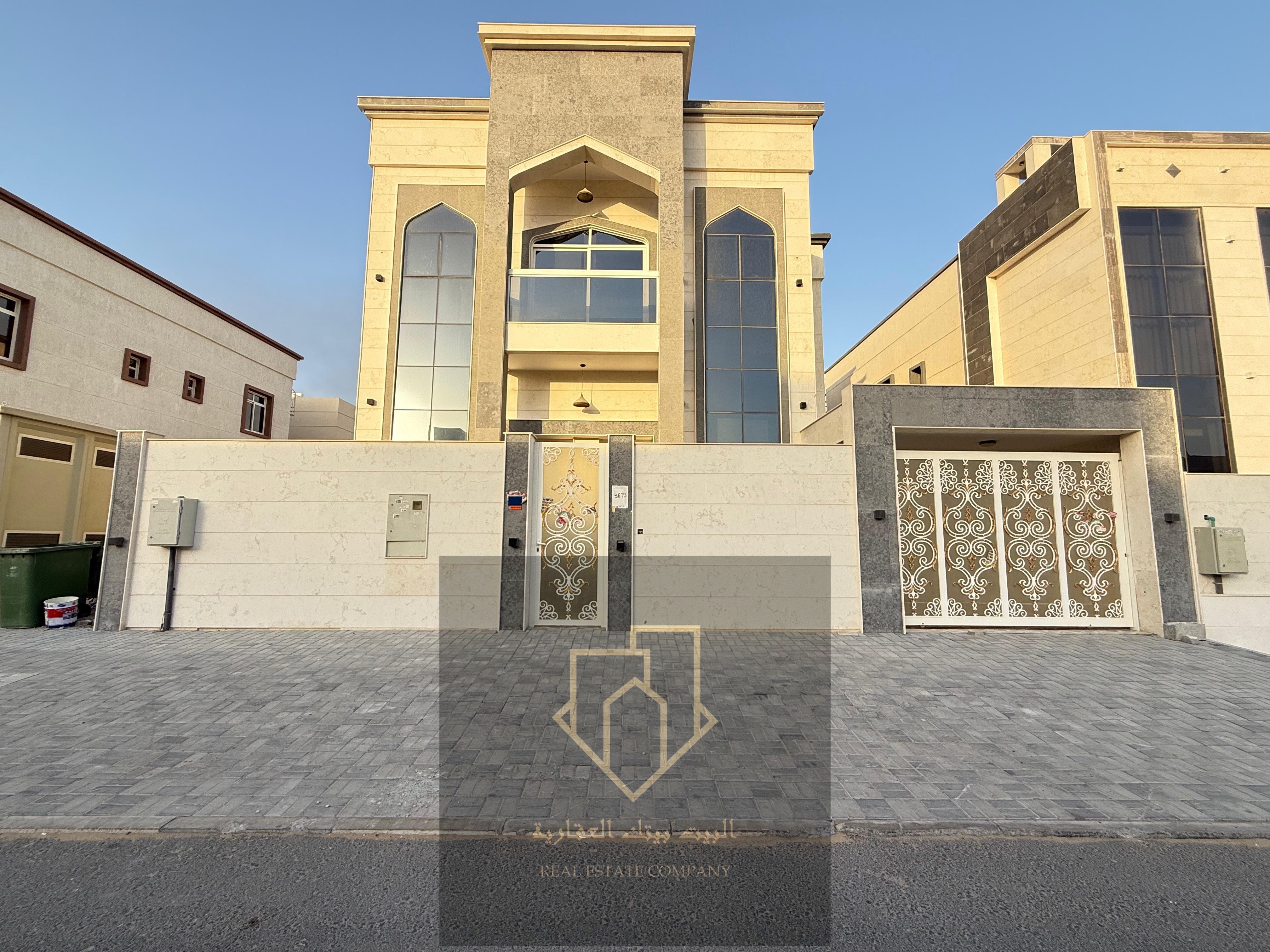 In the Al-Yasmin area, there are 5 rooms, a council hall, a kitchen, a maid's room next to the mosque and the mall, the price is 115 thousand