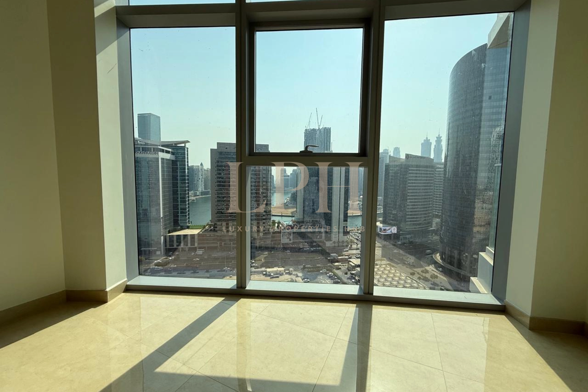 Luxury 2BR+Maid | Canal View | Downtown