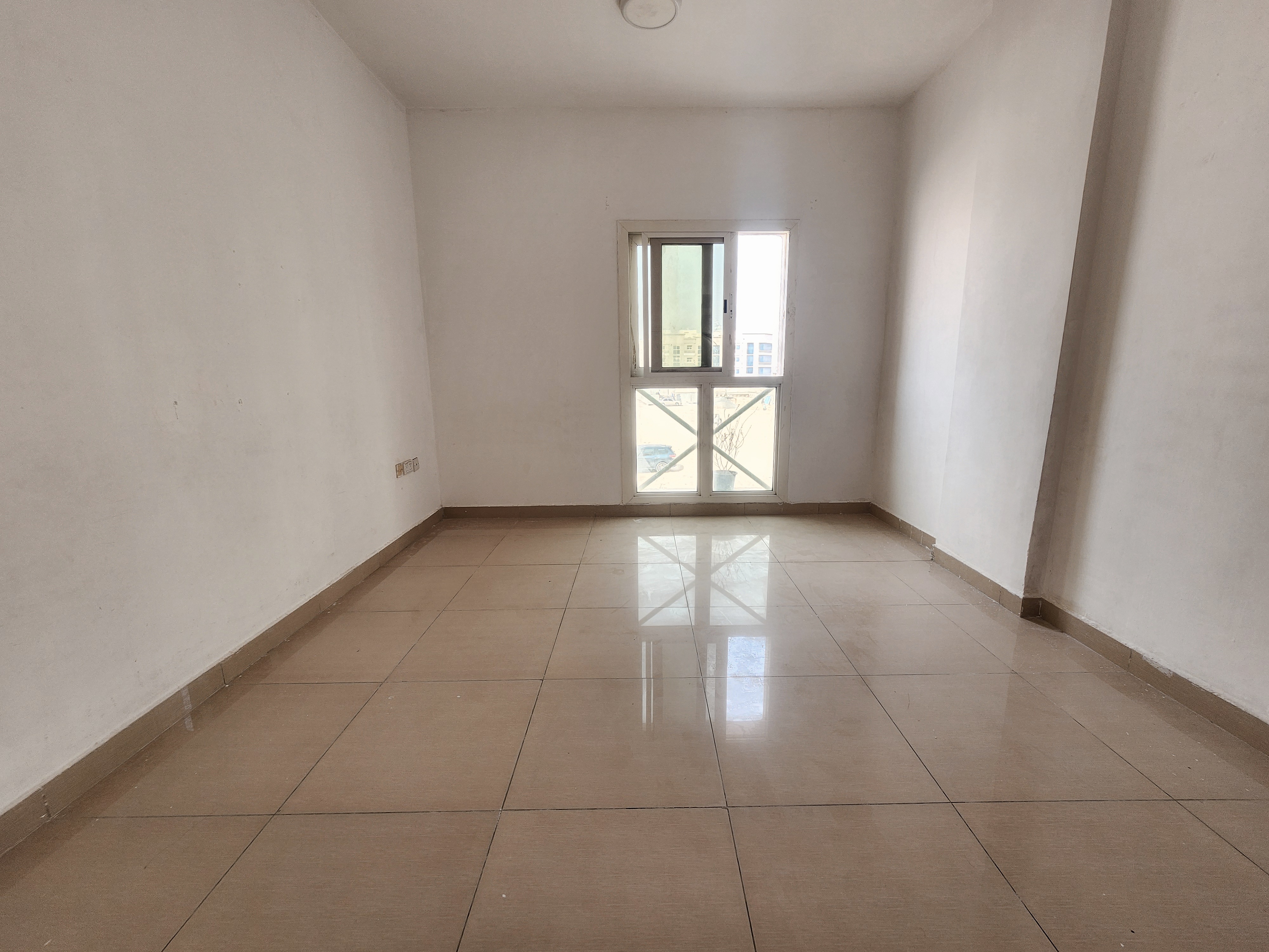 Luxurious spacious neat and clean prime location in school area