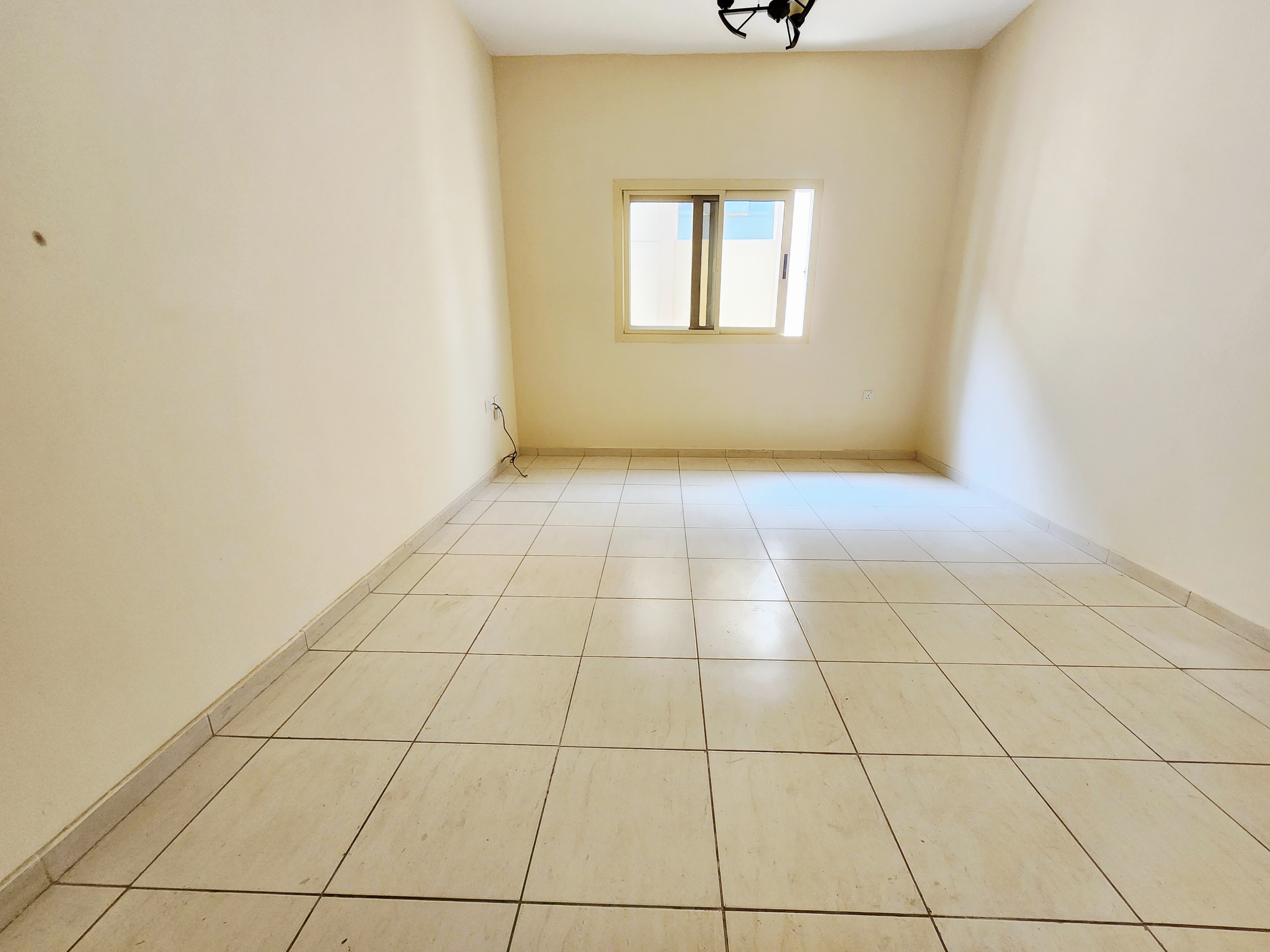 Cheap rent spacious closed to family park family Building neat and clean area and building