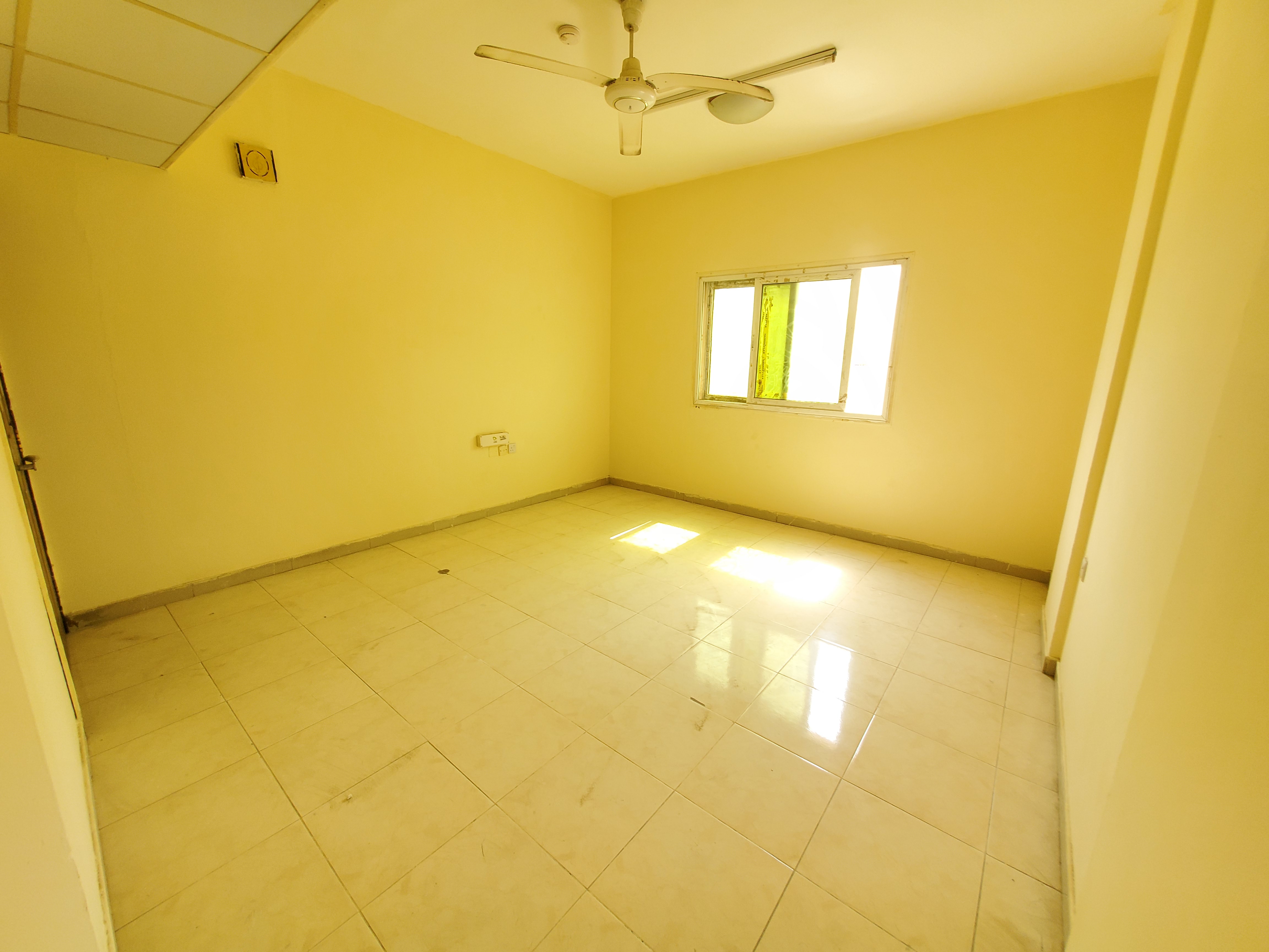 Lavish 1bhk good building near channai Restaurant