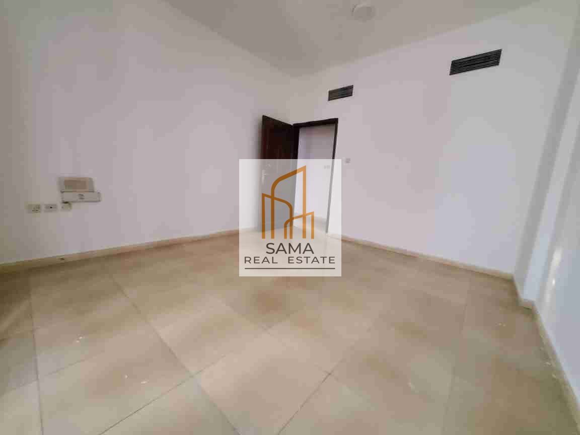 Spacious 2 bhk// with 2 washrooms and balcony// Close to dubai exit// rent 40k