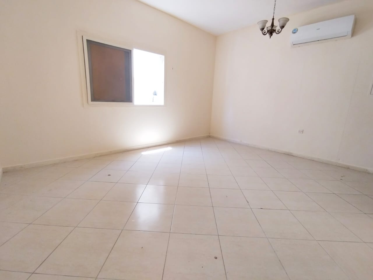 School zone Studio apartment family building prime location just 20k