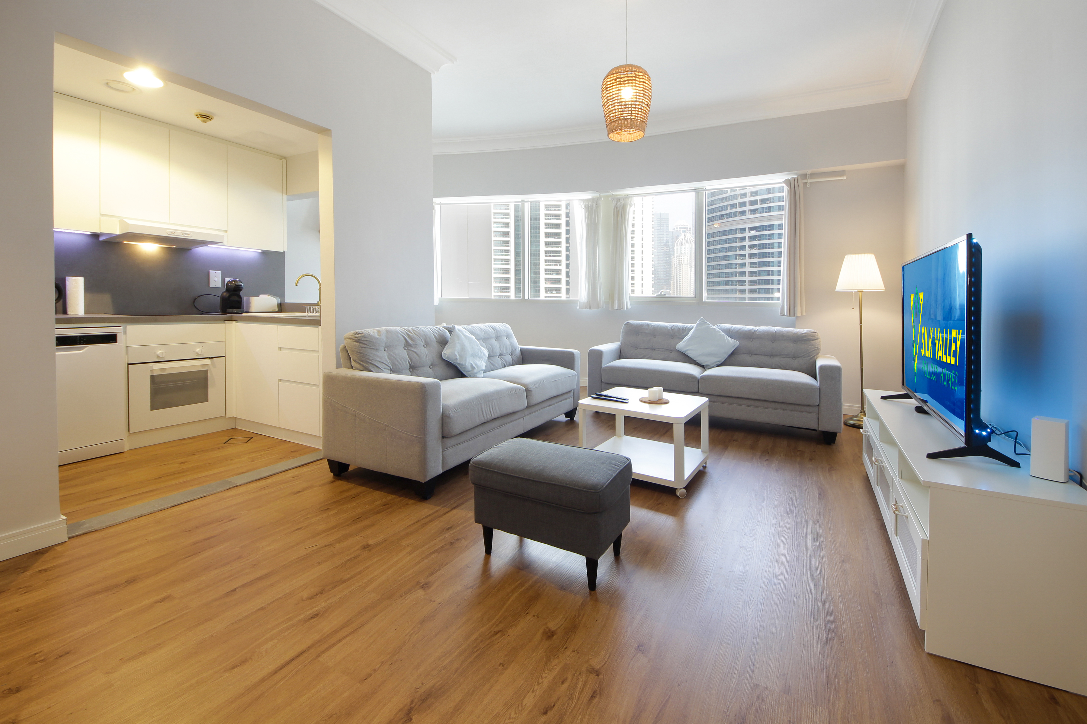 Luxury 1B in heart of JLT with scenic lake view