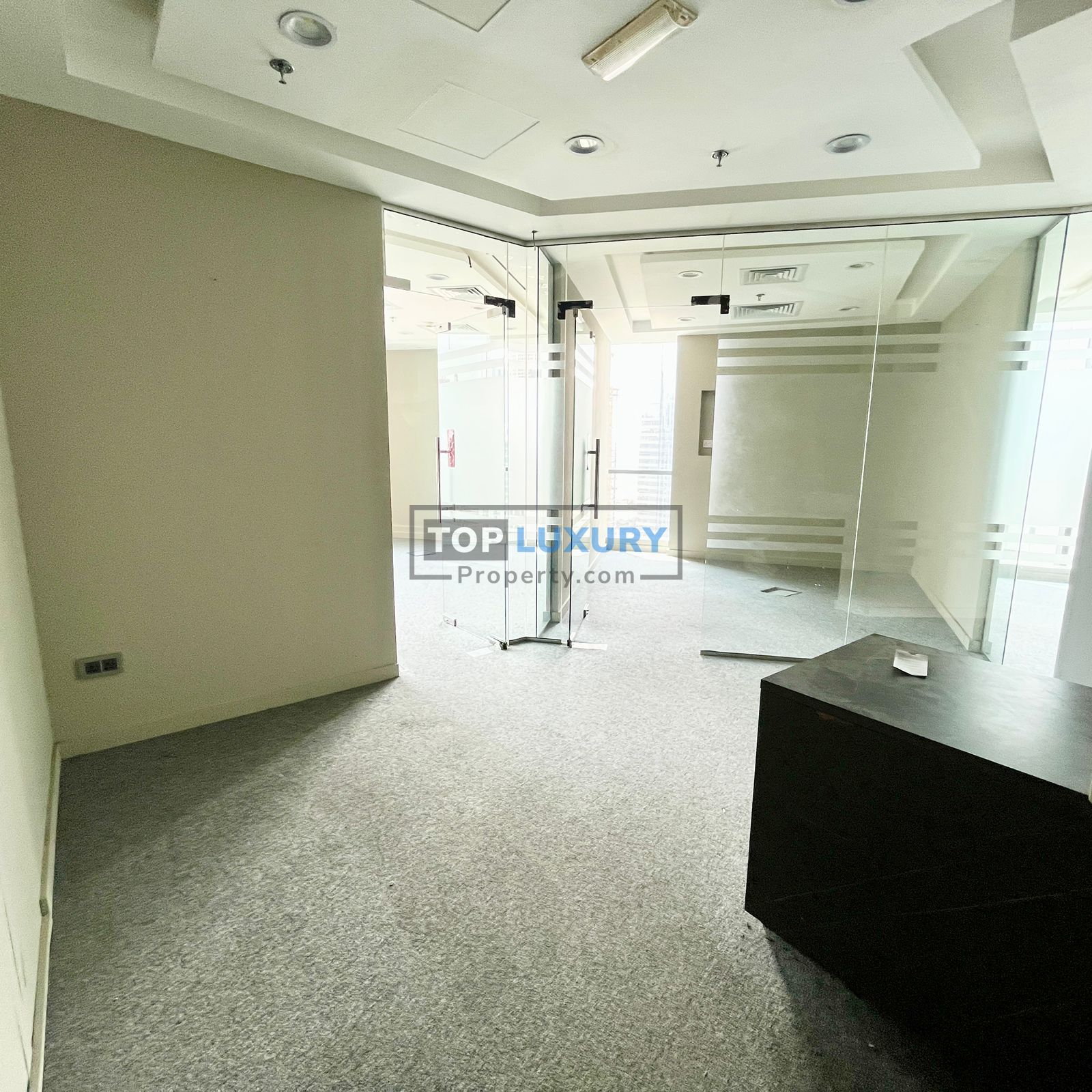 PRIME LOCATION | FULLY FITTED | NEAR METRO