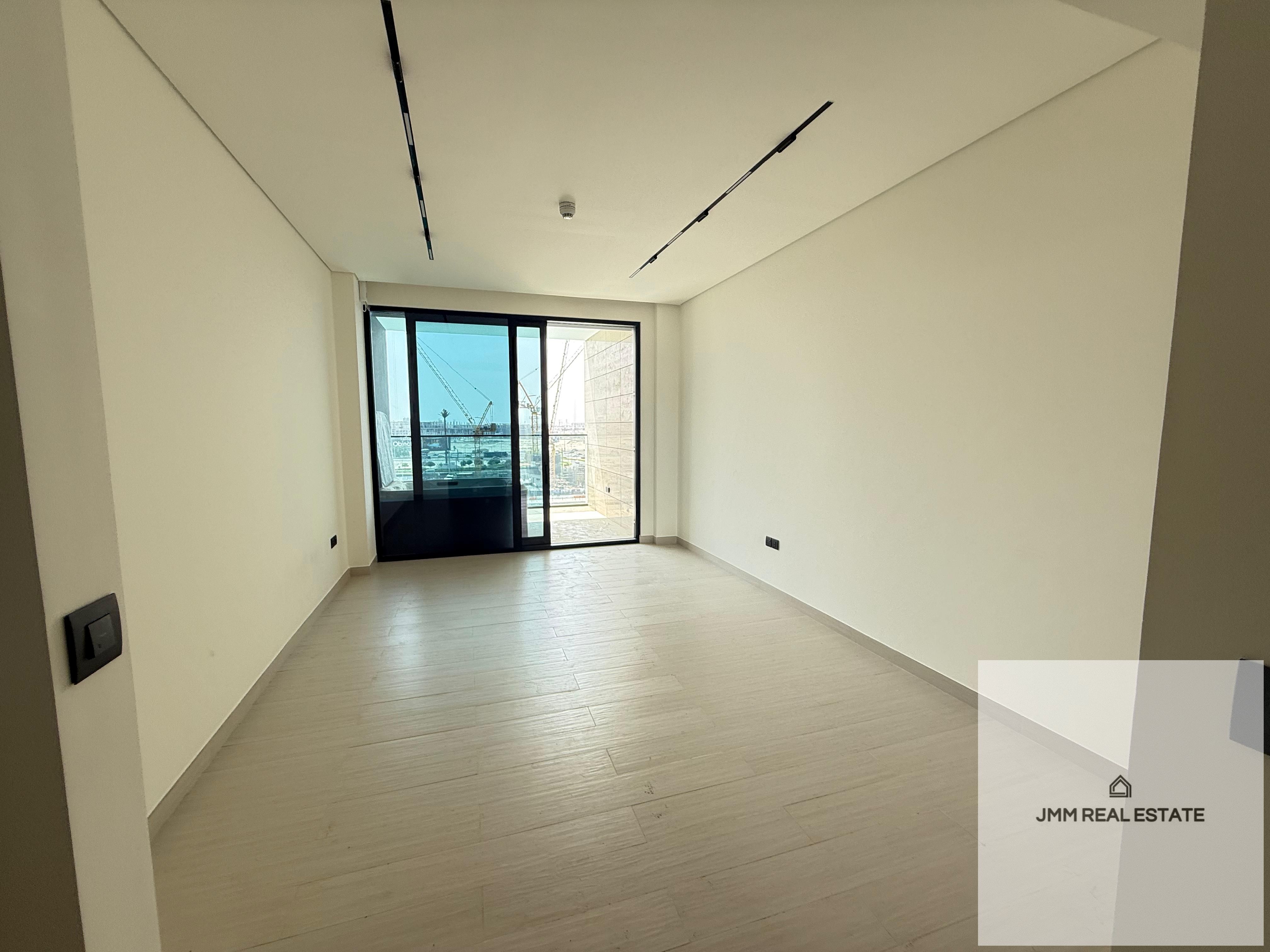 Canal view | Prime Location | Spacious