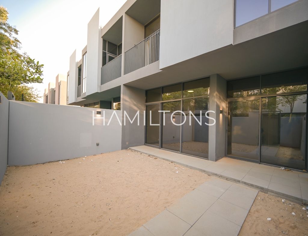 Green Living | Luxury Villa | Resale