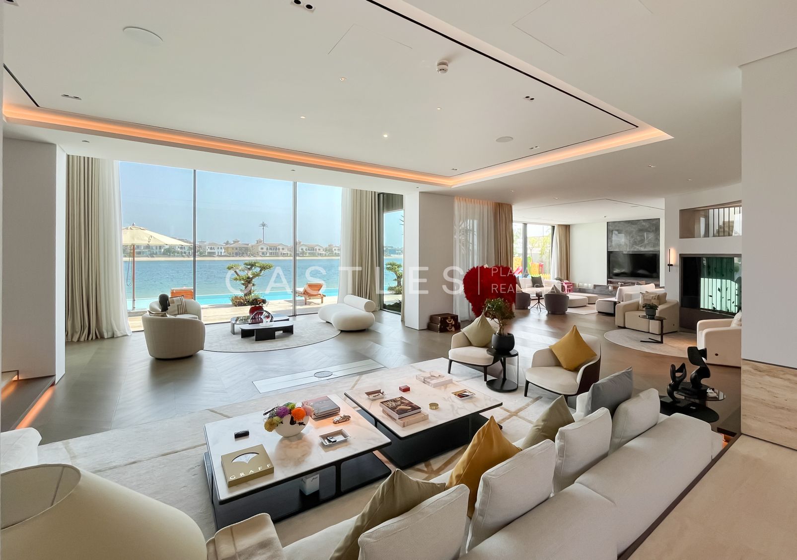 Palm Jumeirah Elegant Custom-Built Signature Villa
